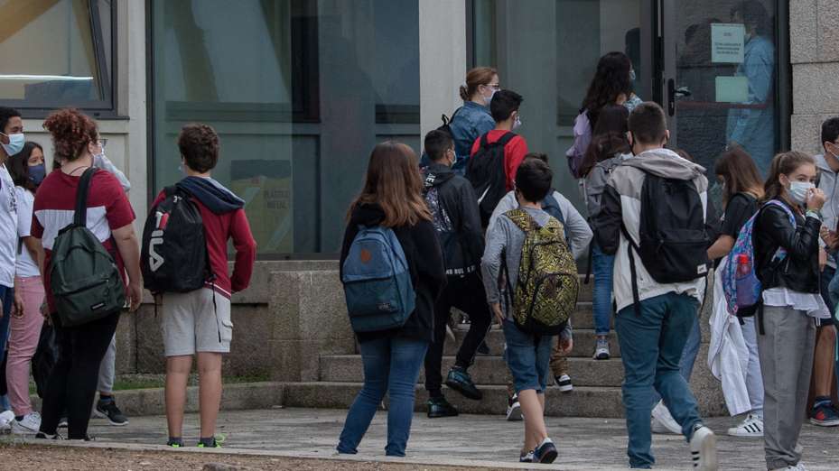 Atualmente há oito escolas que recebem cerca de 200 jovens entre os 15 e os 25 anos