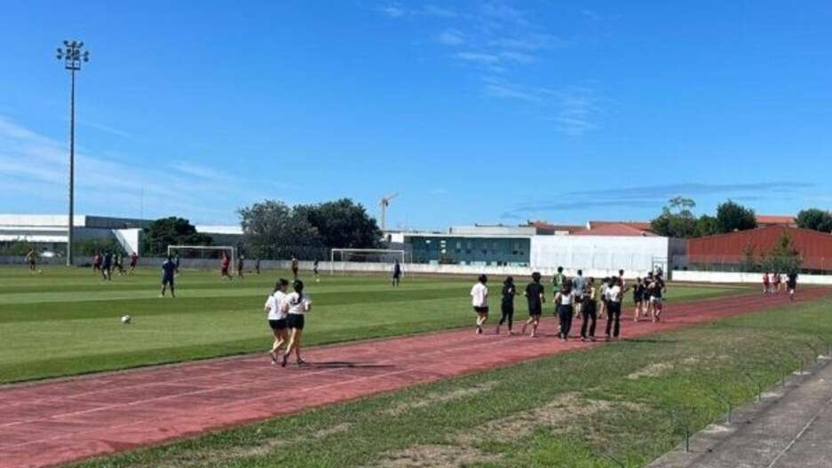 A SAD do Santa Clara emitiu um comunicado onde classificou de "oportunismo e hipocrisia política" a atitude demonstrada por alguns deputados regionais na discussão dos dois projetos de resolução sobre o Complexo Desportivo do Lajedo