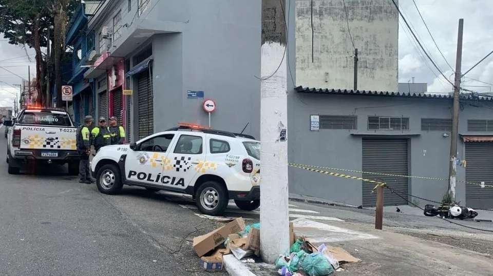 A colisão entre os veículos ocorreu pela manhã, quando o polícia voltava do turno de trabalho