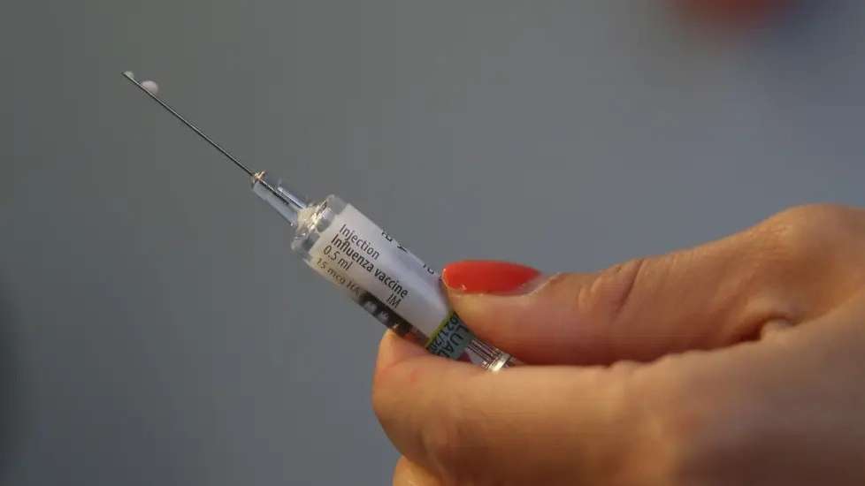 A proporção de casos de gripe em unidades de cuidados intensivos foi de 4,9%, diminuindo face à semana anterior (6,7%)