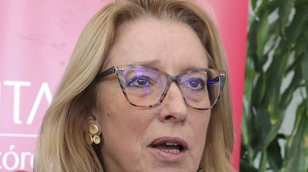 A ministra do Trabalho, Solidariedade e Segurança Social, Rosário Palma Ramalho, fala aos jornalistas durante uma visita às instalações do centro de dia, residências assistidas e serviços de apoio domiciliário do Centro Social e Polivalente do Bairro Padre Cruz (CPS), para assinalar o Dia Internacional do Idoso, Lisboa, 01 de outubro 2025. MANUEL DE ALMEIDA/LUSA