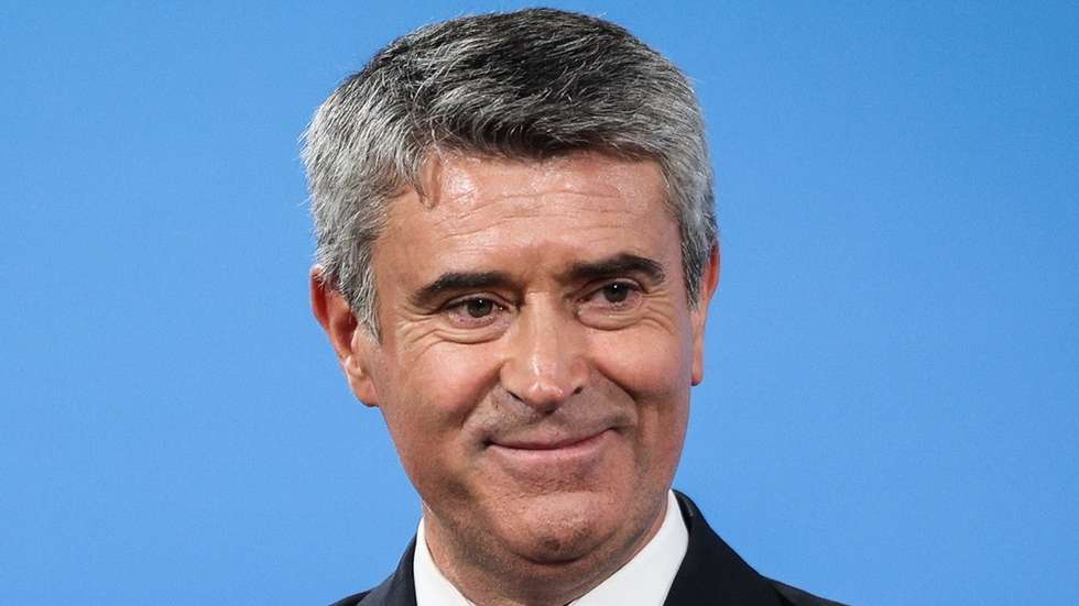 epa12449510 Jose Luis Carneiro, secretary-general of the Socialist Party (PS), applauds to supporters during local election night in Lisbon, Portugal, 13 October 2025. More than 9.3 million voters were eligible to vote nationwide on 12 October 2025.  EPA/TIAGO PETINGA