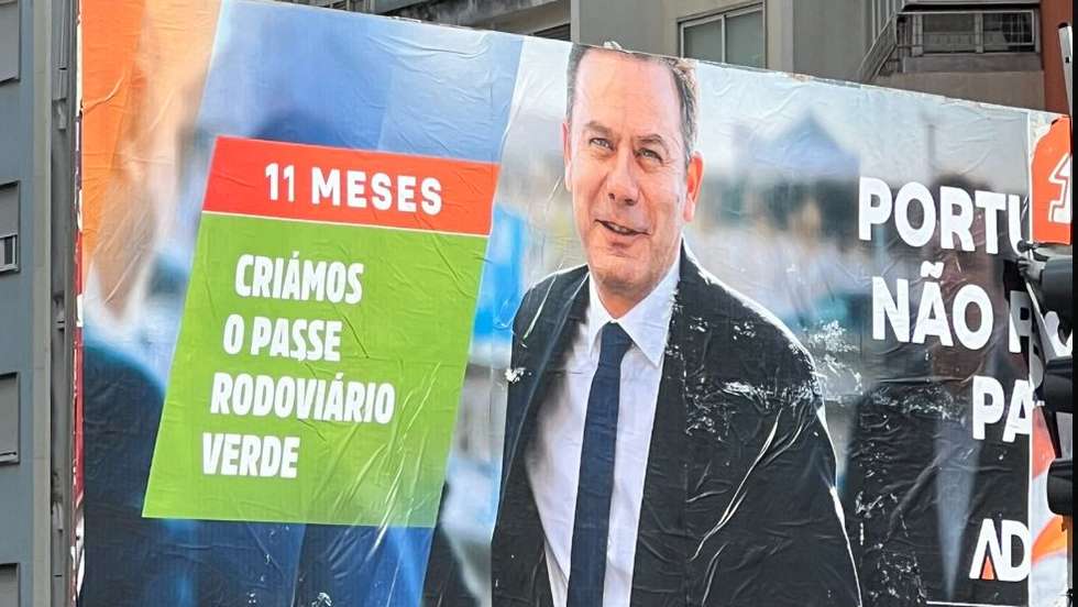 Cartaz da AD. Legislativas 2025. Passe rodoviário verde