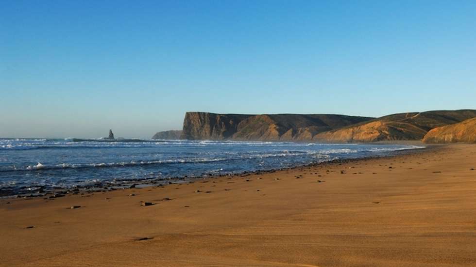 A associação explicou que esta distinção é atribuída às praias portuguesas que apresentam qualidade da água nas análises efetuadas nos laboratórios das Administrações Regionais Hidrográficas