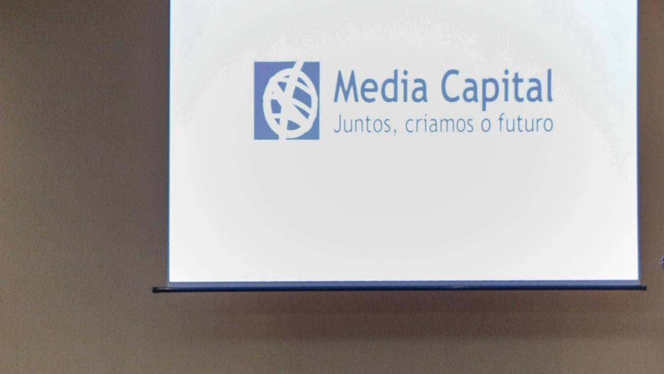 O presidente do conselho de administração da Media Capital, Mário Ferreira, momentos antes da conferência de imprensa, em  Lisboa, 24  de novembro de 2020. A ERC notificou a Media Capital de que se mantém a falta de transparência da titularidade das participações qualificadas, poderá retirar os direitos de voto a esses acionistas e obrigá-los a depositar as ações. ANTÓNIO COTRIM/LUSA