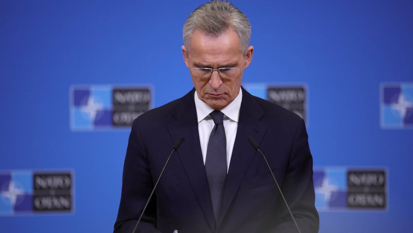 Jens Stoltenberg falava durante uma conferência de imprensa da NATO, em Bruxelas, em antevisão da reunião dos ministros da Defesa da NATO na quinta-feira