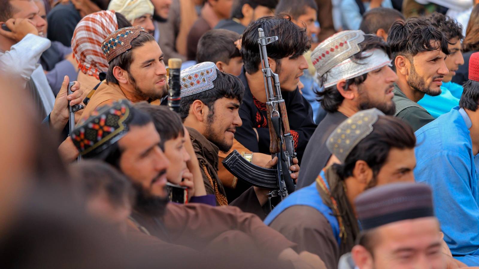 epa10607396 Members of the Taliban guard as people participate in leisure activities at Chaman Huzuri park, in Kabul, Afghanistan, 03 May 2023. The United Nations Development Program (UNDP) has reported that Afghanistan&#039;s economy is expected to shrink due to a significant decrease in foreign aid of 30%. This decrease in aid of approximately $3.7 billion in 2022 could potentially lead to the total collapse of the Afghan economy. To prevent this, there must be a sustained inflow of foreign aid, the UNDP said.  EPA/SAMIULLAH POPAL