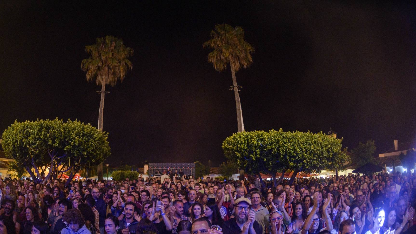 Início da 22.ª edição do FMM Sines - Festival Músicas do Mundo, organizado pela Câmara Municipal de Sines, com 47 concertos de músicos de quatro continentes a realizar na aldeia de Porto Covo (de 22 a 24 de julho) e na cidade de Sines (de 25 a 30 de julho), Largo Marquês de Pombal, em Porto Covo, 22 de julho de 2022. TIAGO CANHOTO/LUSA