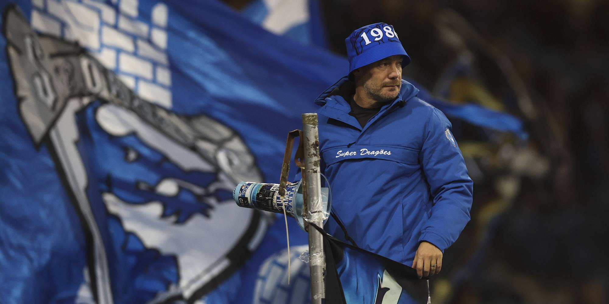 O líder da claque dos Super Dragões Fernando Madureira durante o jogo da Taça da Liga de Futebol entre o FC Porto e Gil Vicente, no estádio do Dragão, Porto, 21 de dezembro de 2022. JOSÉ COELHO/LUSA