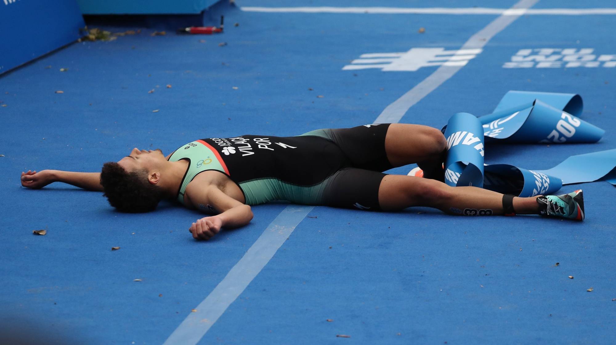 epa08649306 Vasco Vilaca from Portugal celebrates his second place in the Men’s Elite race of the Hamburg Wasser World Triathlon event in Hamburg, northern Germany, 05 September 2020.  EPA/FOCKE STRANGMANN