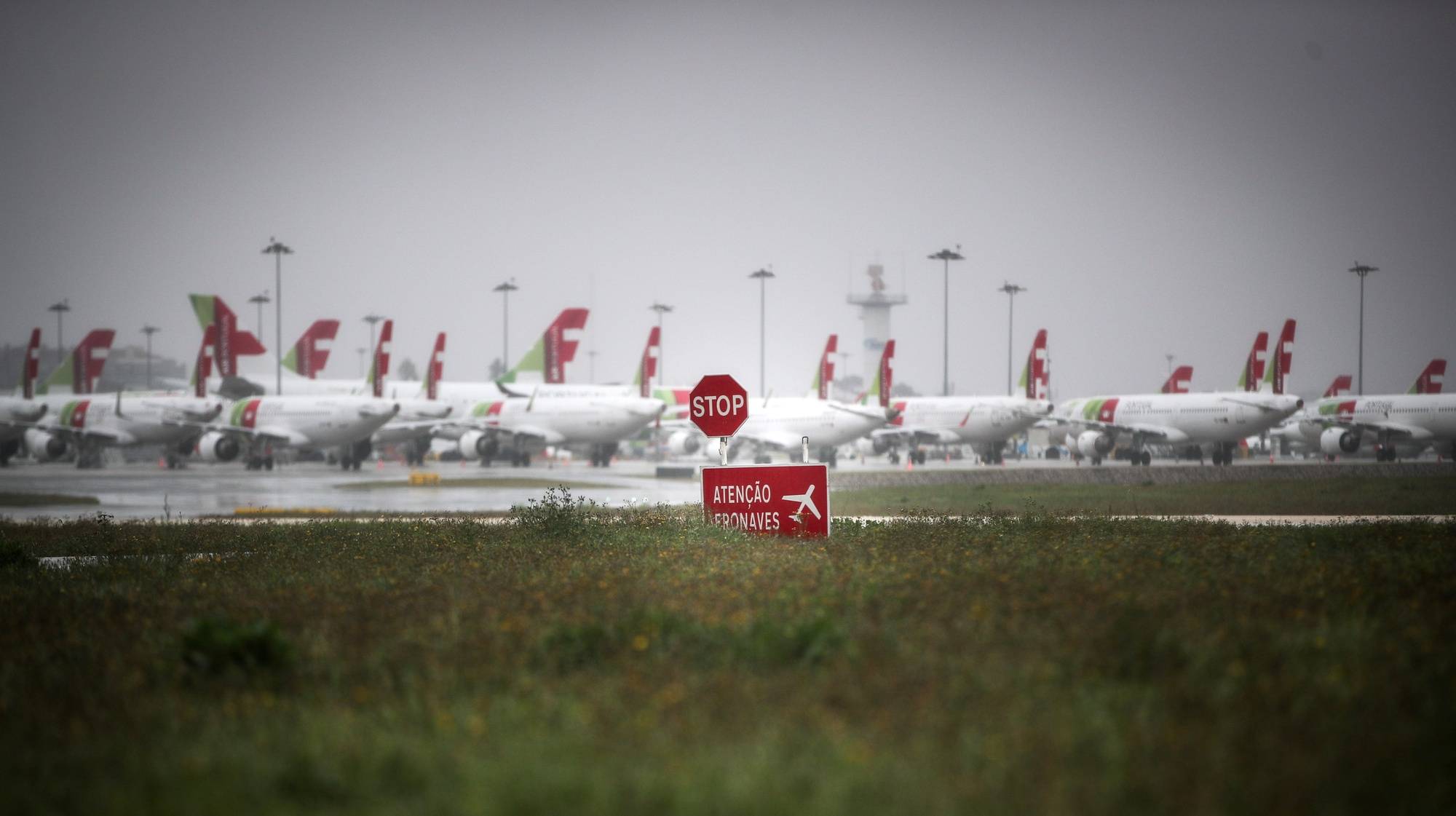 epa08524024 TAP Air Portugal aircraft grounded at Humberto Delgado airport closed for passenger traffic as part of the exceptional traffic measures to combat the epidemiological situation of Covid-19, in Lisbon, Portugal, 09 April 2020 (reissued 02 July 2020). The granting of state support to TAP has been under discussion since the airline&#039;s activity came to a standstill because of the coronavirus pandemic, with an agreed injection of up to 1,200 million euros.  EPA/MARIO CRUZ