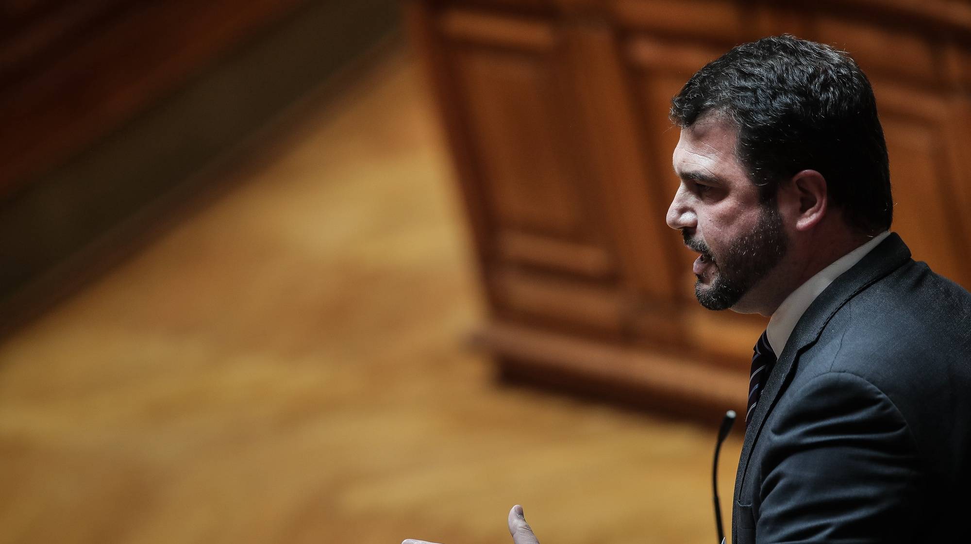 O deputado do PS, João Paulo Correia, participa no debate parlamentar sobre o Estado da Nação, na Assembleia da República, em Lisboa, 24 de julho de 2020. MÁRIO CRUZ/LUSA