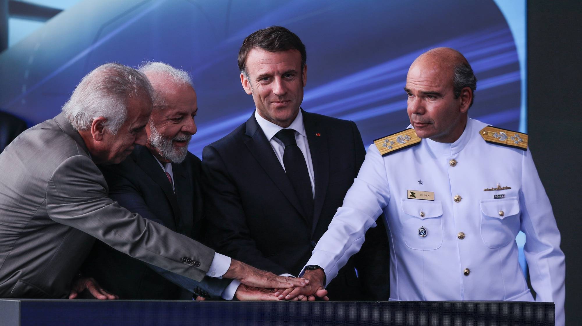 epa11247064 (L-R) Brazilian Minister of Defense Jose Mucio Monteiro, Brazilian President Luiz Inacio Lula Da Silva, French President Emmanuel Macron and the Commander of the Brazilian Navy Admiral Marcos Sampaio Olsen attend the launch ceremony of the Tonero submarine, at the Itaguai naval complex, Rio de Janeiro state, Brazil, 27 March 2024. The submarine, the Tonelero (S-42) of 72 meters long and capable of reaching a speed of up to 37 kilometers per hour, was built at the Itaguai Naval Complex, on the coast of Rio de Janeiro.  EPA/ANDRE COELHO