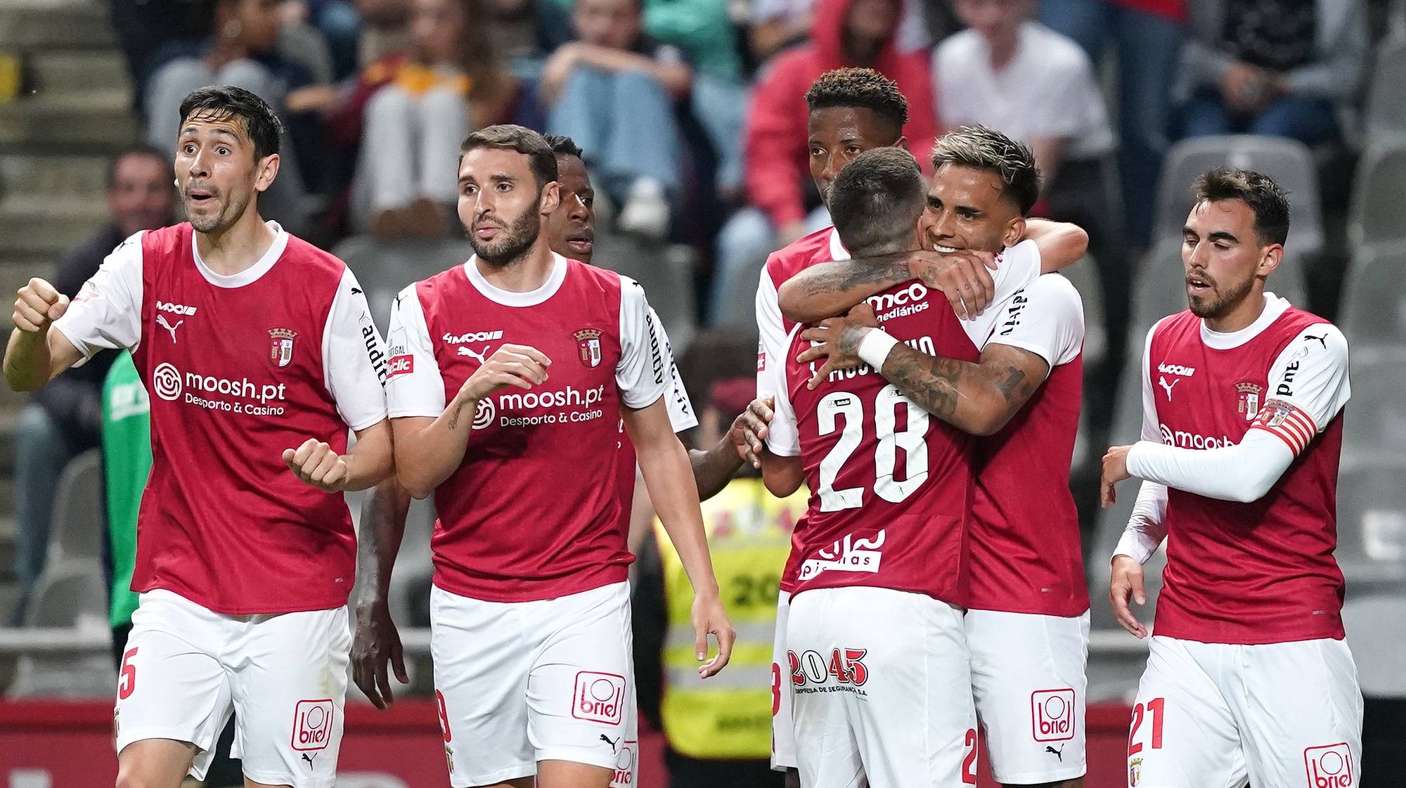 SC Braga Rodrigo Zalazar (2-R) celebrates with his teammates after scoring the 2-1 lead goal during the Portuguese First League soccer match between SC Braga and FC Vizela at Municipal de Braga Stadium in Braga, Portugal, 20 April 2024. HUGO DELGADO/LUSA