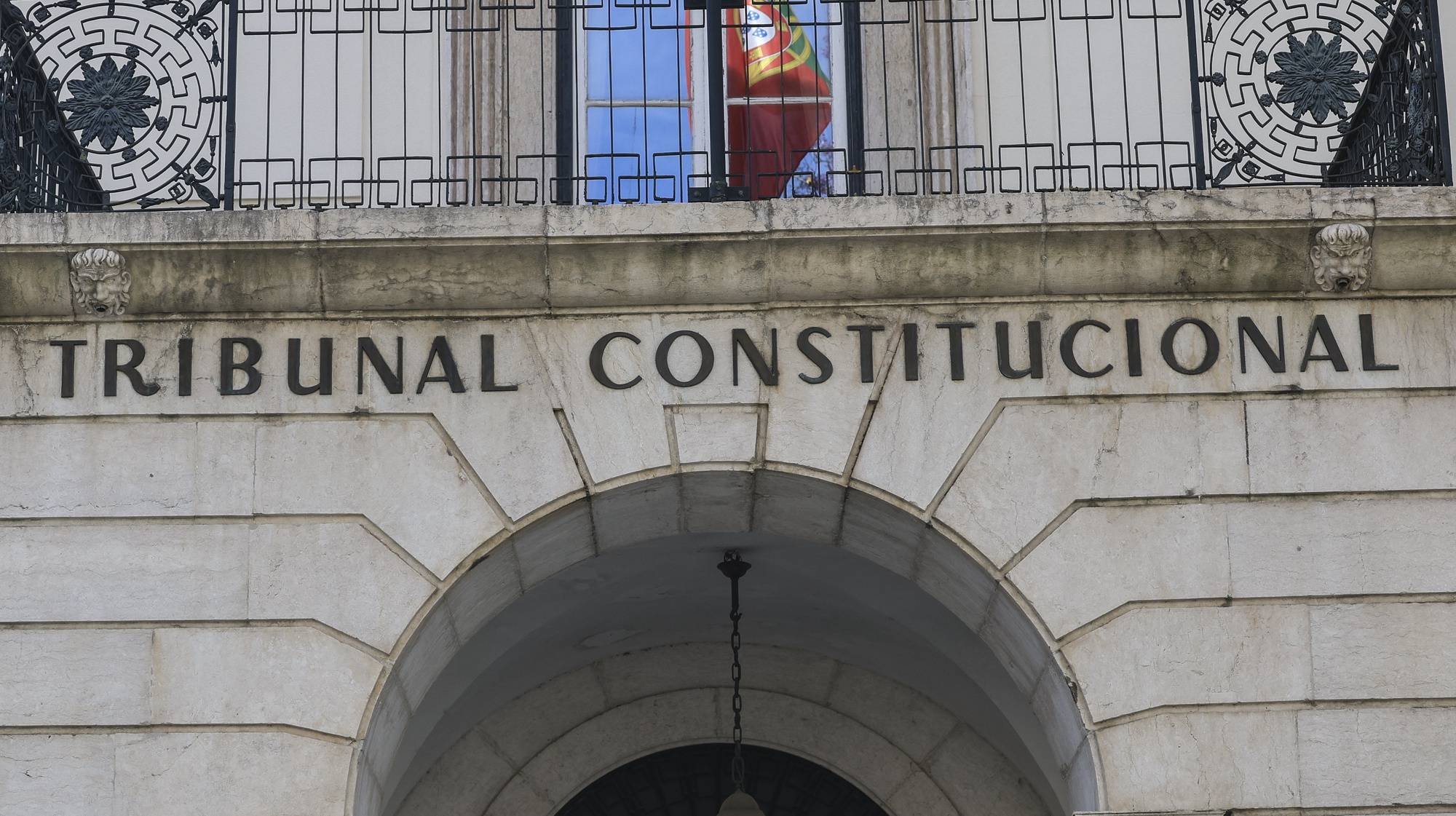 Pormenor da fachada do edifício do Tribunal Constitucional em Lisboa, 29 de abril de 2024. ANTÓNIO COTRIM/LUSA