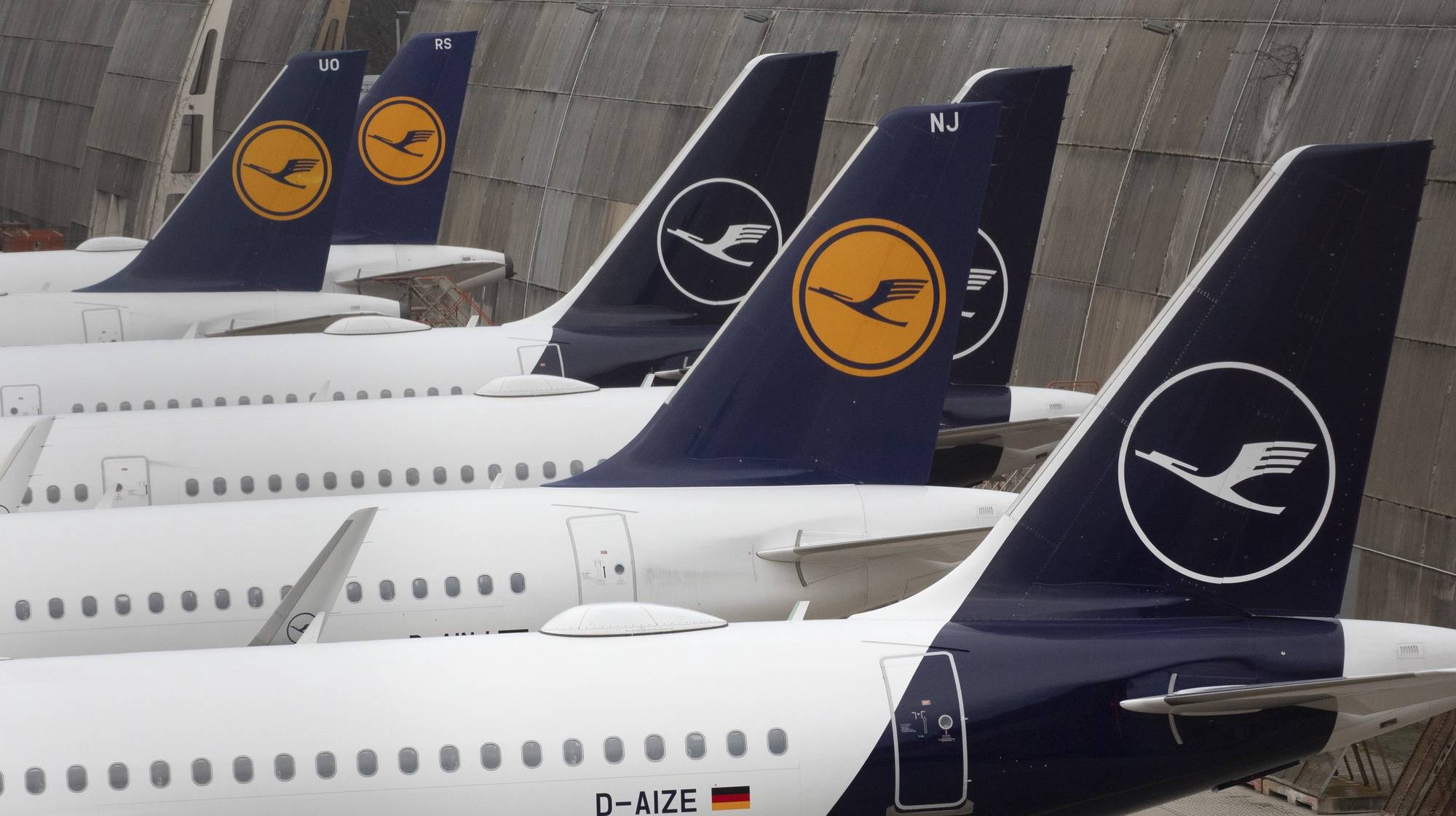 epa11215799 Lufthansa planes are seen stationed, at Frankfurt Airport, in Frankfurt am Main, Germany, 12 March 2024. The UFO cabin crew union has called on its members to strike, to press their demands for better wages. According to Lufthansa, 100,000 passengers should be affected by a two day strike in Frankfurt and Munich airport.  EPA/ANDRE PAIN