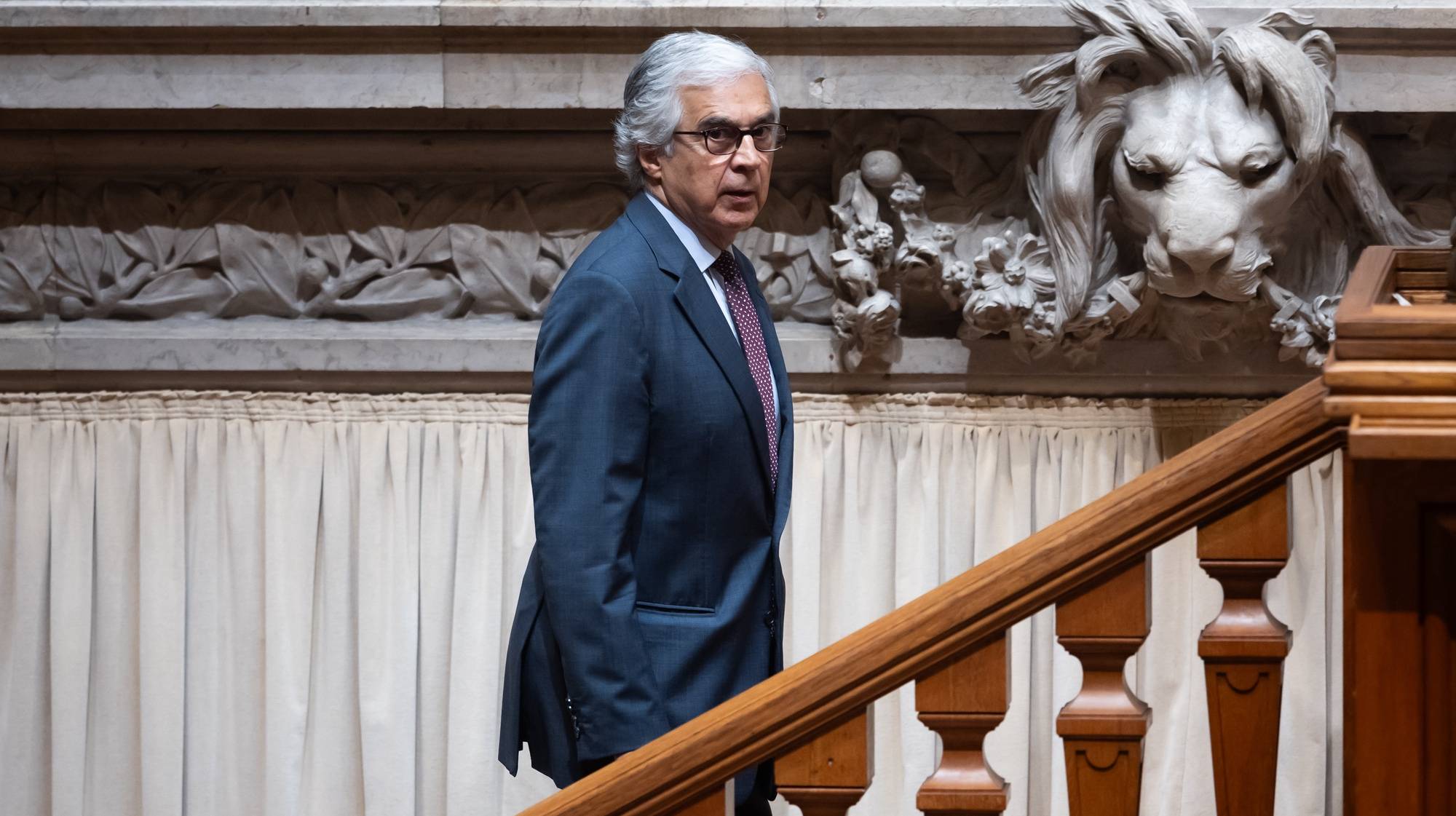 O presidente da Assembleia da República, José Pedro Aguiar Branco, retoma o seu lugar durante o debate “Um plano de emergência para o Plano de Emergência da Saúde apresentado pelo Governo”, na Assembleia da República, em Lisboa, 28 junho de 2024. JOSÉ SENA GOULÃO/LUSA