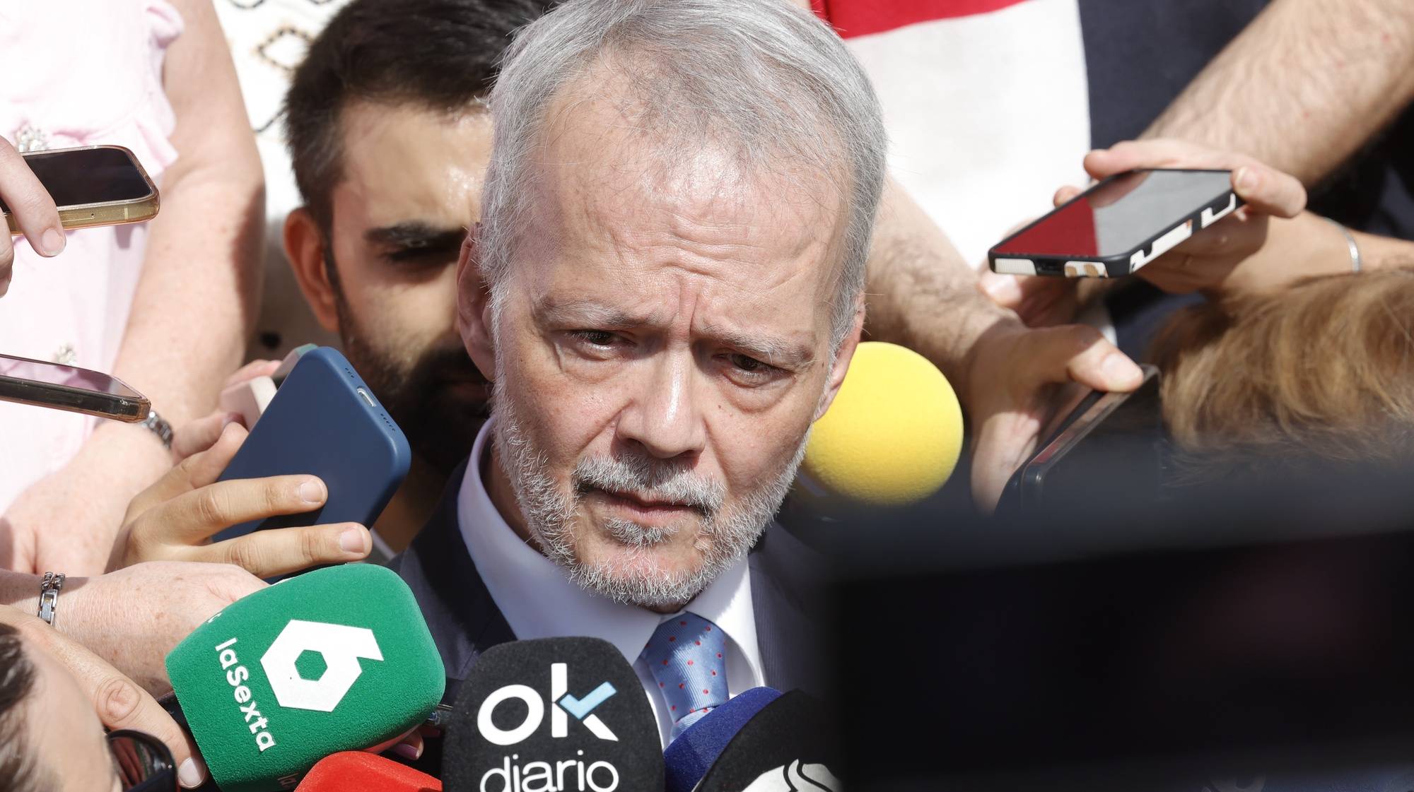 epa11487082 Antonio Camacho, lawyer of Begona Gomez, wife of Spanish prime minister, talks to the media near the Plaza de Castilla courthouse in Madrid, Spain, 19 July 2024. Spanish prime minister&#039;s wife Begona Gomez is expected to testify before a judge on 19 July as part of a preliminary corruption probe into her business ties, two weeks after the initial hearing was suspended.  EPA/ZIPI ARAGON