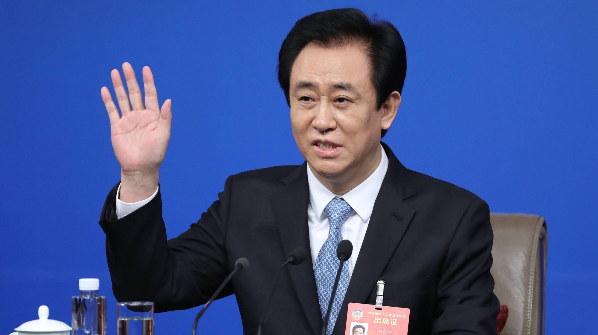epa05837810 Xu Jiayin, Standing Committee Member of the 12th CPPCC National Committee; Board Chairman of Evergrande Group, waves hands during a press conference on the sidelines of the fifth session of the 12th Chinese People&#039;s Political Consultative Conference (CPPCC) in Beijing, China, 09 March 2017. The CPPCC is the top advisory body of the Chinese political system and runs alongside the annual plenary meetings of the 12th National People&#039;s Congress (NPC), together known as &#039;Lianghui&#039; or &#039;Two Meetings&#039;.  EPA/WU HONG
