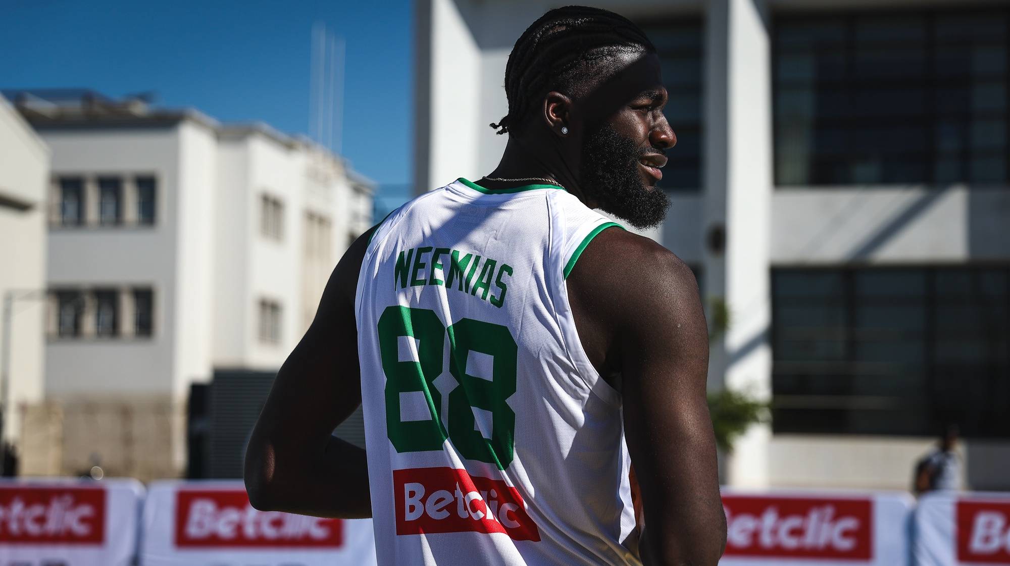 O jogador e atual campeão da NBA pelos Boston Celtics Neemias Queta, durante um evento em Lisboa, 01 de agosto de 2024. RODRIGO ANTUNES/LUSA