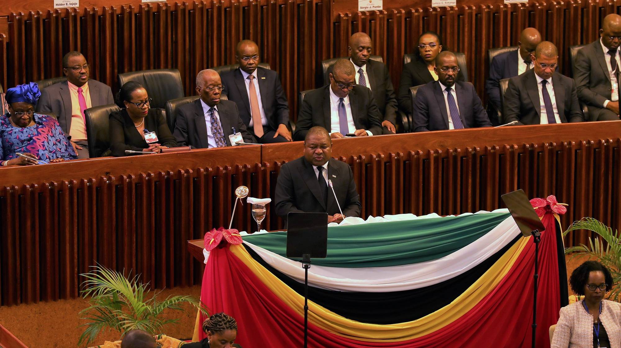 O Presidente de Moçambique, Filipe Nyusi, intervém na apresentação, pela última vez face à realização de eleições gerais em outubro, da informação anual sobre a Situação Geral da Nação, na Assembleia da República, em Maputo, Moçambique, 07 de agosto de 2024. LUÍSA NHANTUMBO/LUSA