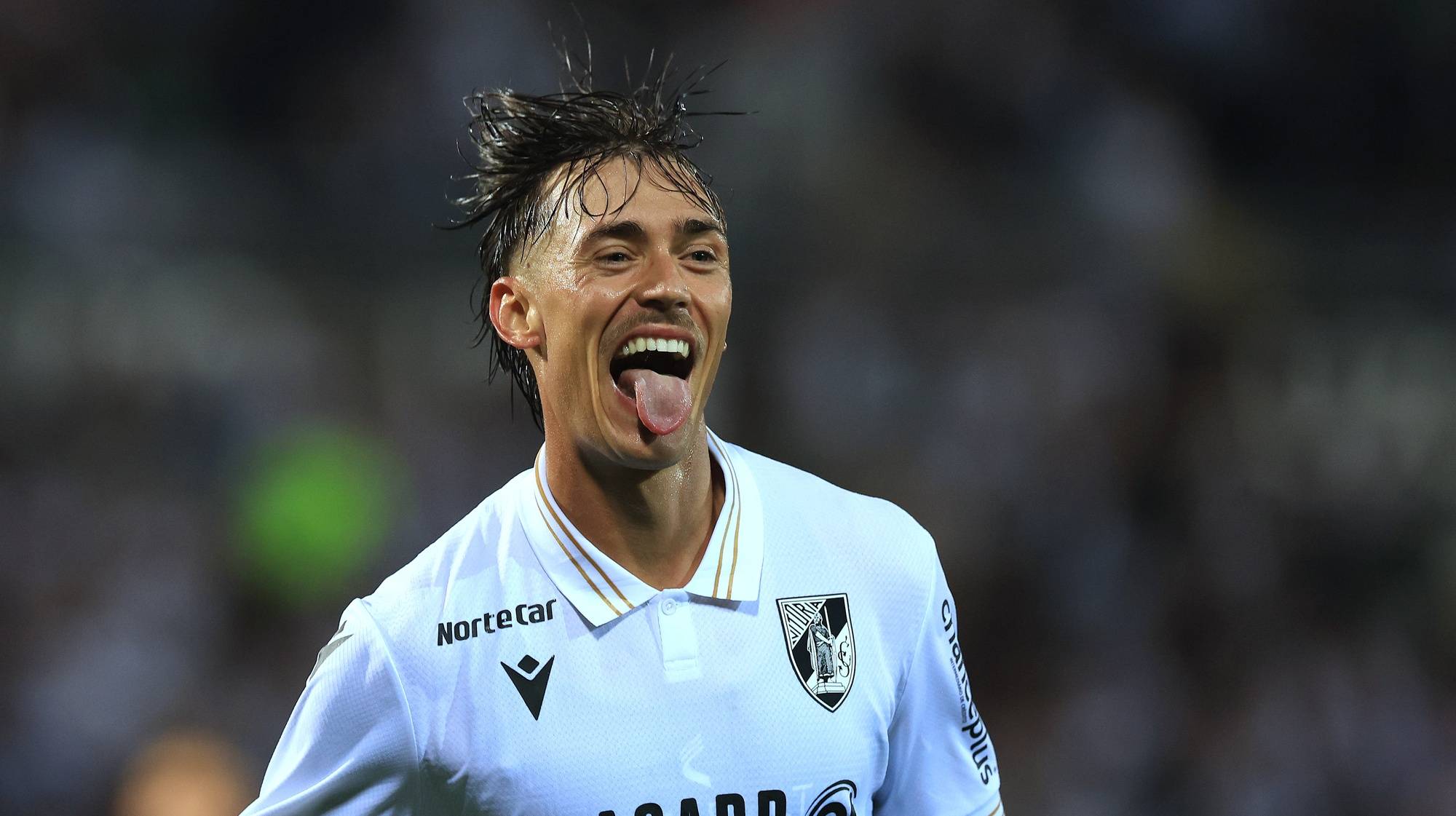 O jogador do Vitória de Guimarães, Ricardo Mangas, festeja um golo contra o Floriana, durante o jogo da 2.ª mão da 2.ª pré-eliminatória de futebol da Liga Conferência disputado no Estádio D. Afonso Henriques, em Guimarães, 01 de agosto de 2024. ESTELA SILVA/LUSA