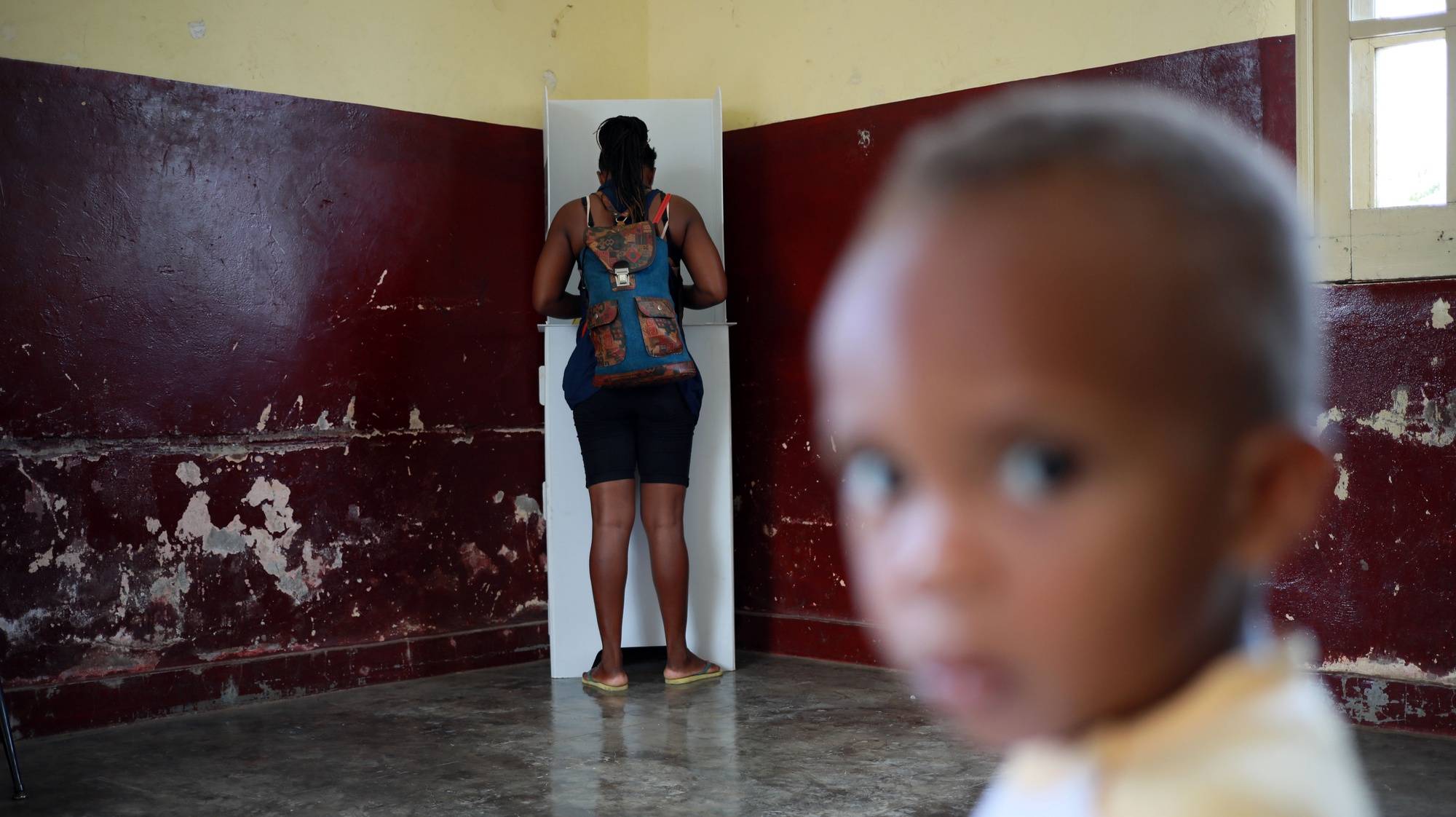 People voting in the legislative, regional and municipal elections, at Dona Maria de Jesus school, in Sao Tome and Principe, 25 September 2022. More than 123 thousand voters vote in 309 polling stations distributed throughout the national territory and abroad. ESTELA SILVA/LUSA