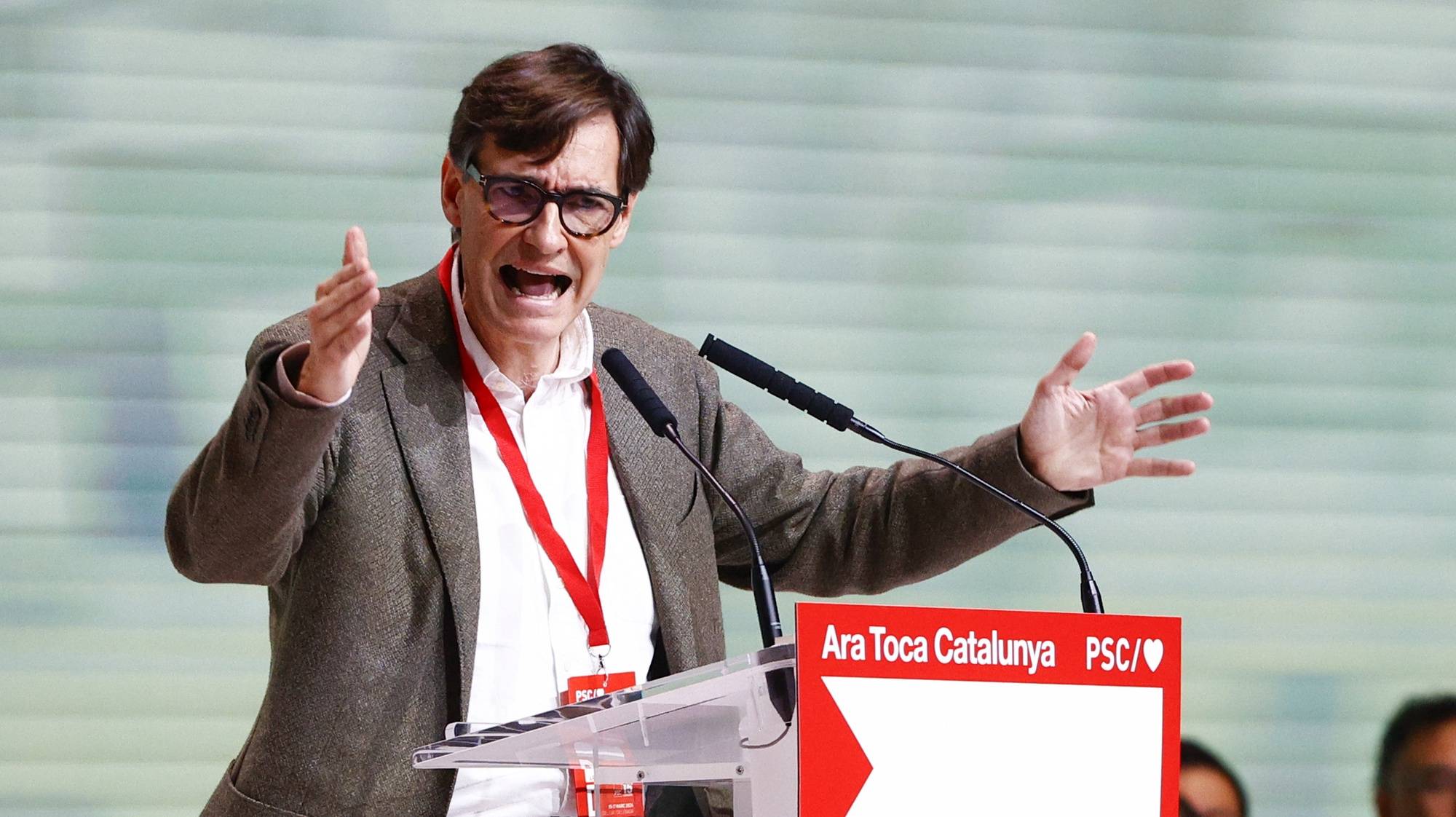 epa11225655 Catalan Socialist Party&#039;s First Secretary, Salvador Illa (C), delivers a speech during the closing ceremony of the 15th Catalan Socialist Party congress in Barcelona, Catalonia, Spain, 17 March 2024. Catalan regional election will be held next 12 May.  EPA/Quique Garcia