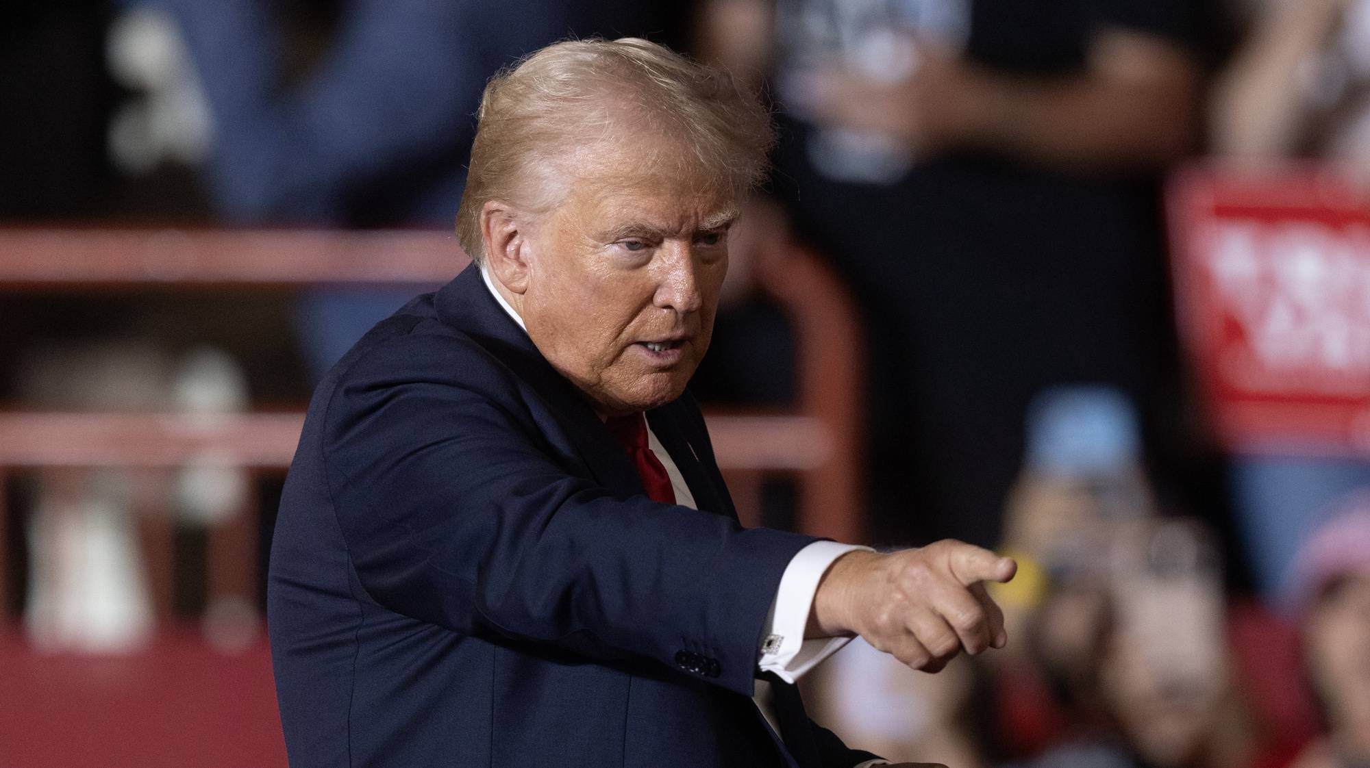 epa11514085 Former US President Donald J. Trump gestures at the conclusion of a rally at New Holland Arena in Harrisburg, Pennsylvania, USA, 31 July 2024. This is the first Trump rally in Pennsylvania since the assassination attempt that resulted in Trump&#039;s injury during a rally on 13 July.  EPA/MICHAEL REYNOLDS