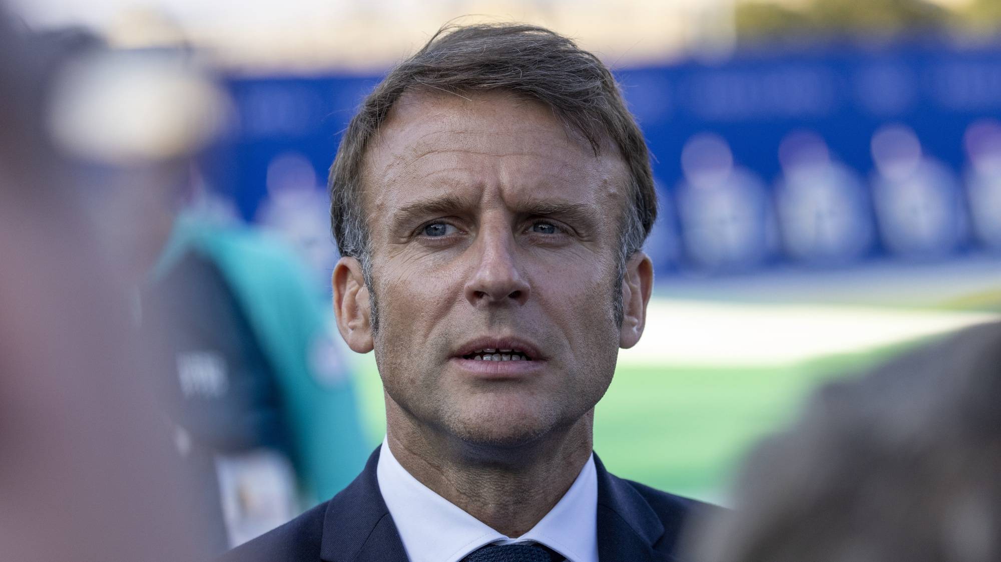 epa11520375 French President Emmanuel Macron speaks to journalists as he visits archery competitions at the Paris Olympic Games, at the Invalides in Paris, France, 02 August 2024.  EPA/ANDRE PAIN / POOL