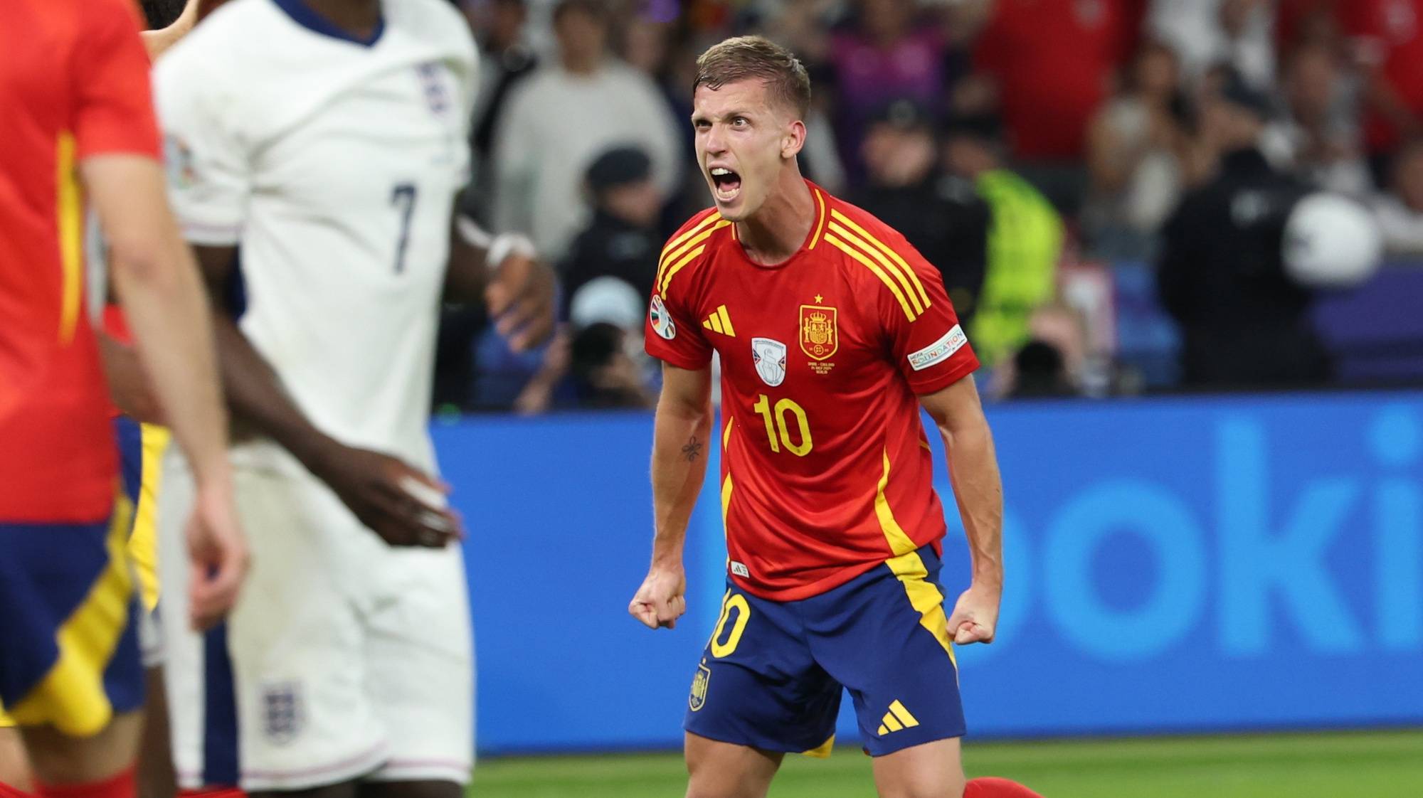 epa11478711 Dani Olmo of Spain yells during the UEFA EURO 2024 final soccer match between Spain and England, in Berlin, Germany, 14 July 2024.  EPA/FRIEDEMANN VOGEL