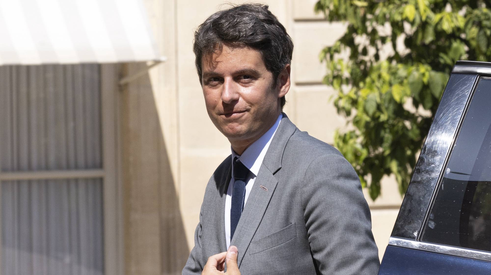 epa11546742 Outgoing French Prime Minister Gabriel Attal arrives for a ceremony at the Elysee Palace in Paris, France, 12 August 2024. French President Macron hosted a reception at the Elysee to thank representatives of stakeholders for their contributions to the organization and hosting of the 2024 Paris Olympic Games.  EPA/ANDRE PAIN