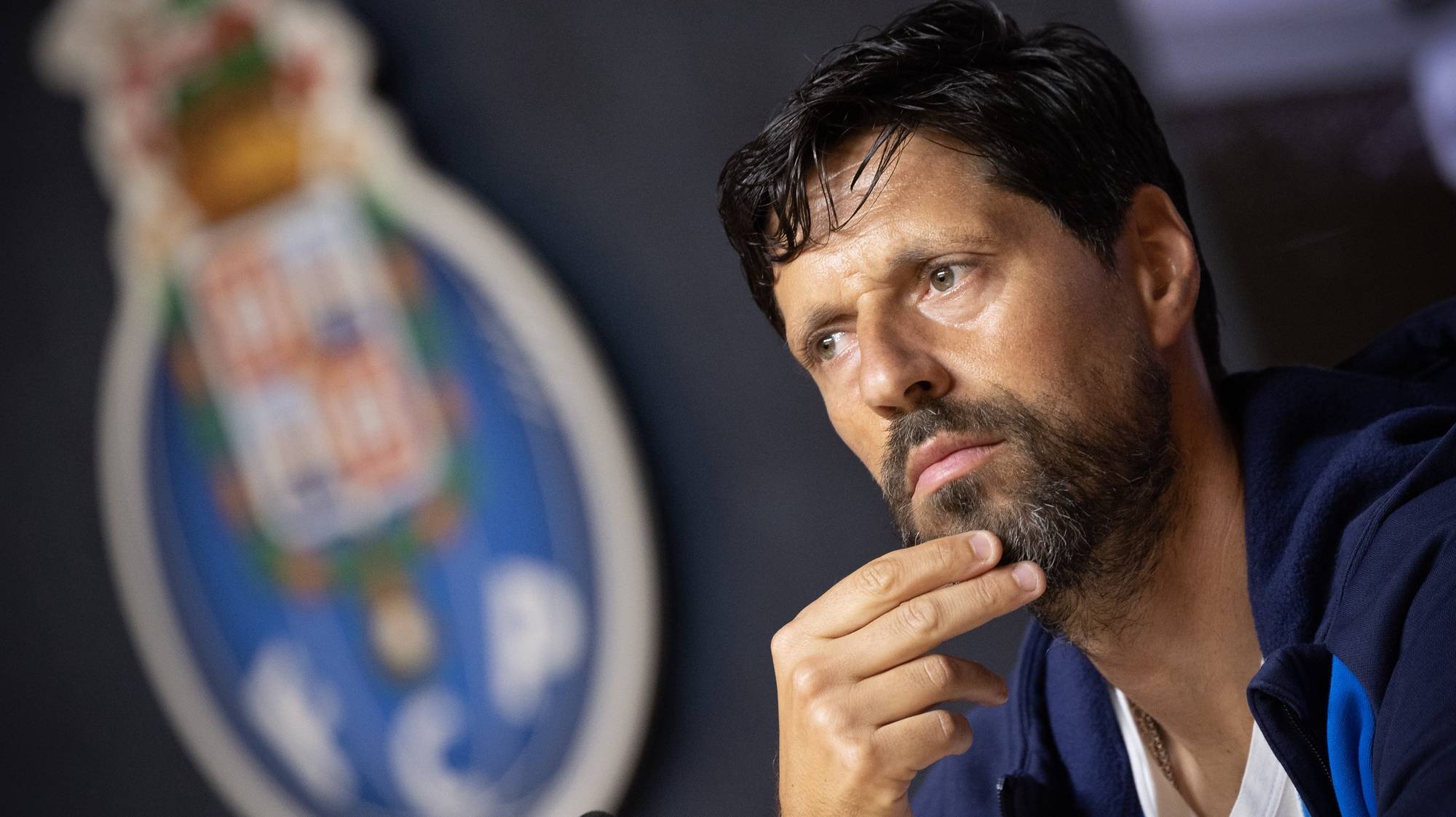 epa11519903 FC Porto head coach Vitor Bruno during a press conference at Dragao Stadium, Porto, Portugal, 02 August 2024. FC Porto will face Sporting in the Candido de Oliveira Super Cup on 03 August  EPA/JOSE COELHO