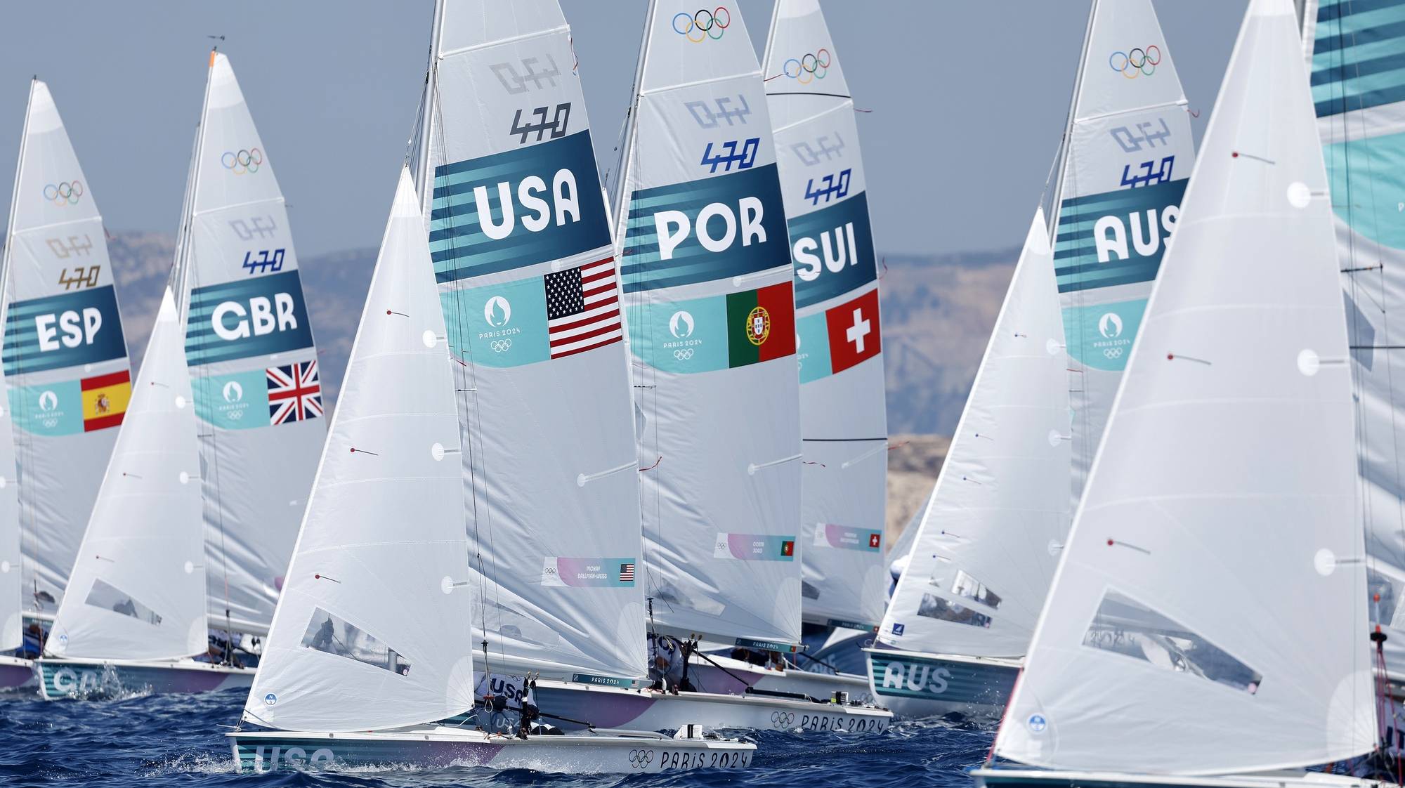 epa11530692 Skippers from different country in action during the Mixed Dinghy 470 opening series race of the Sailing competitions in the Paris 2024 Olympic Games, in Marseille, France, 06 August 2024.  EPA/SEBASTIEN NOGIER