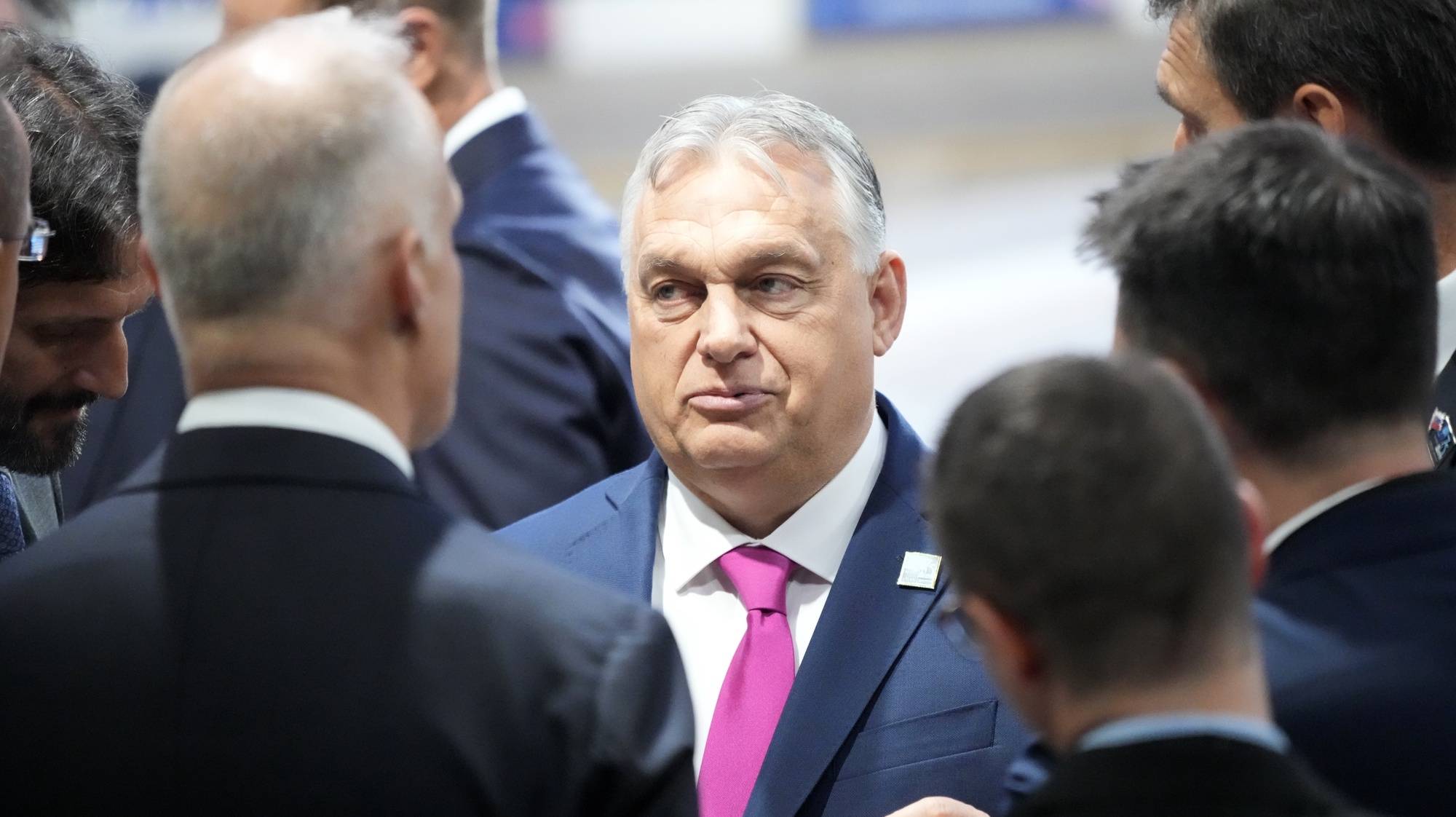 epa11472499 Prime Minister of Hungary Viktor Orban (C) in conversation prior to the beginning of Working Session II of the North Atlantic Treaty Organization (NATO) Summit at the Walter E. Washington Convention Center in Washington, DC, USA, 11 July 2024. The 75th Anniversary NATO Summit takes place in Washington, DC, from 09 to 11 July 2024.  EPA/CHRIS KLEPONIS / POOL