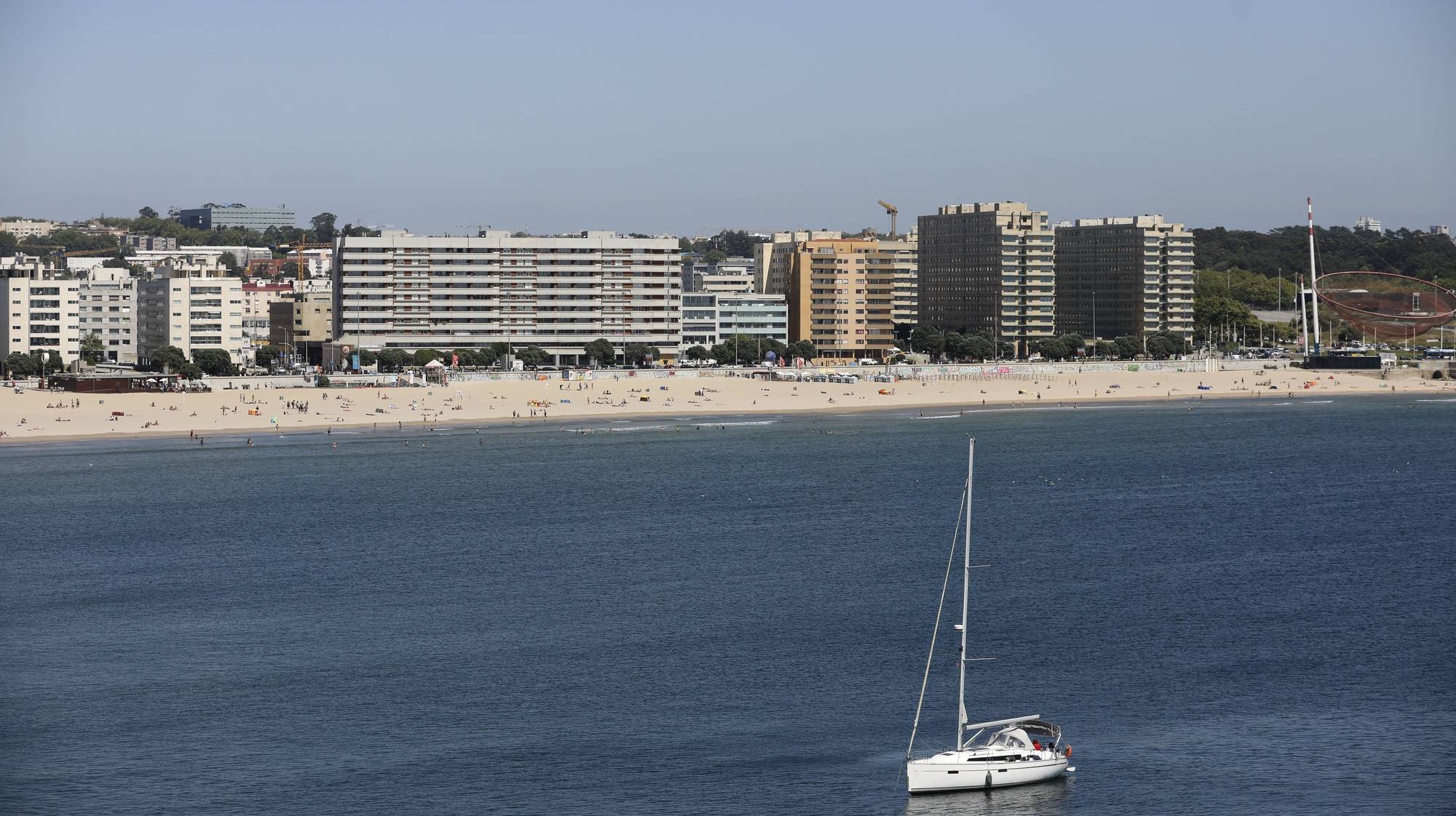 Praia de Matosinhos vista a partir do Terminal de Cruzeiros do Porto de Leixões, Matosinhos, 18 de junho de 2020. JOSÉ COELHO/LUSA