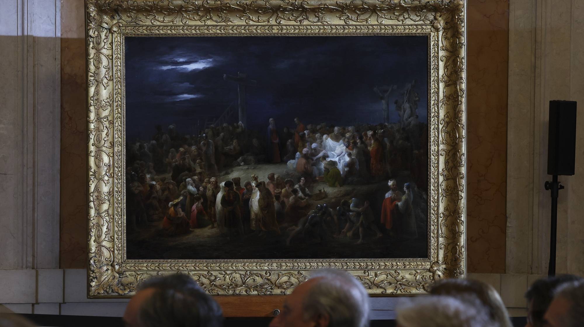 A pintura a óleo “Descida da Cruz”, de Domingos Sequeira, exposta na cerimónia de assinatura do memorando de entendimento entre o Estado português e a Fundação Livraria Lello, que decorreu no Palácio da Ajuda, em Lisboa, 20 de março de 2024. ANTÓNIO COTRIM/LUSA