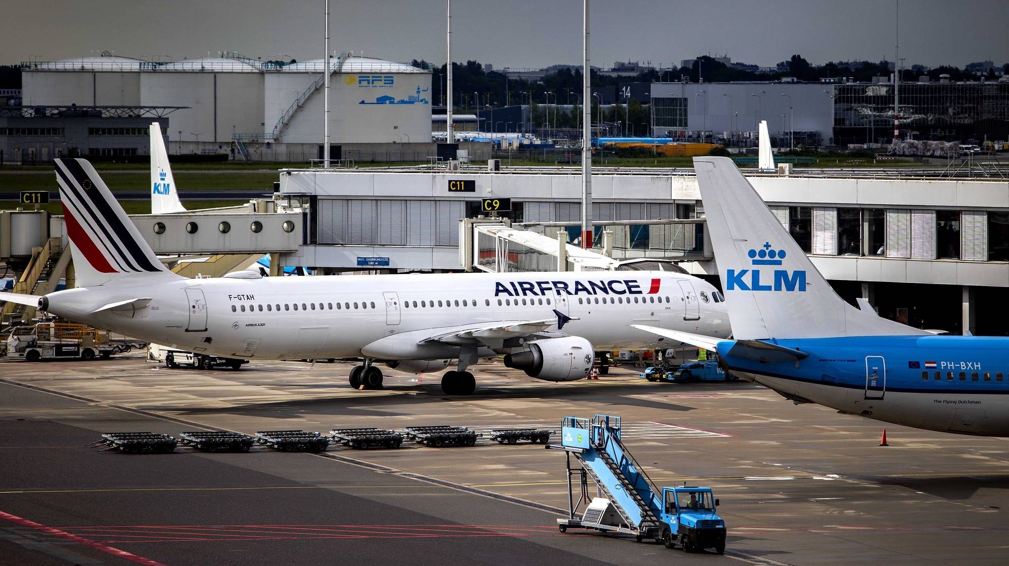 epa09971443 A view shows an Air France plane at Amsterdam Schiphol Airport, Netherlands, 24 May 2022. Aviation group Air France-KLM aims to raise almost 2.3 billion euro through shares sale to pay back the state aid received during the coronavirus crisis faster and to strengthen its balance sheet.  EPA/RAMON VAN FLYMEN