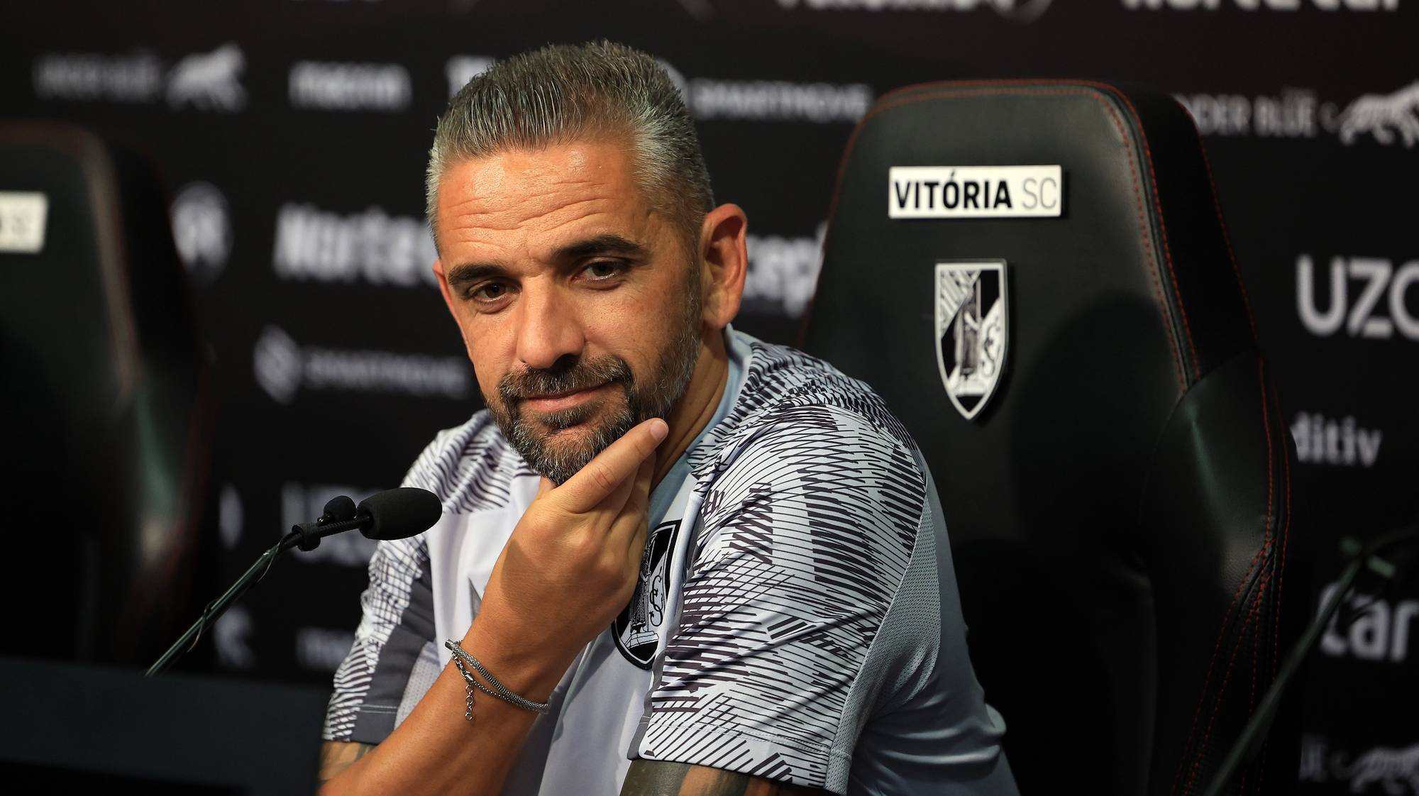 Rui Borges treinador do Vitória de Guimarães durante a conferência de imprensa de antevisão para o jogo da Liga Conferência com o Floriana, 30 de julho de 2024, no estádio D. Afonso Henriques, em Guimarães. ESTELA SILVA/LUSA