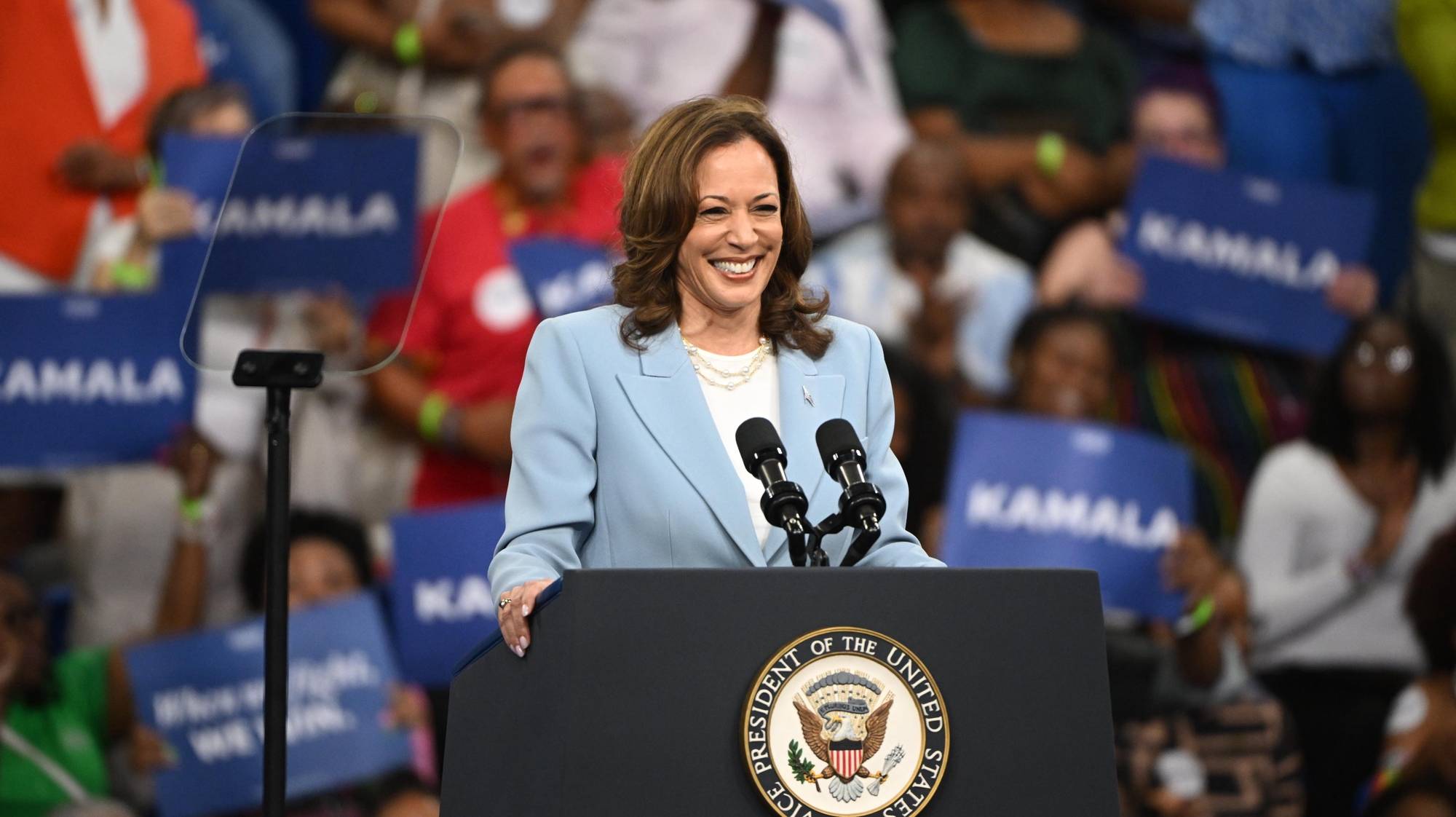 epa11510621 US Vice President Kamala Harris speaks during a campaign rally at Georgia State Convocation Center in Atlanta, Georgia, USA, 30 July 2024.  EPA/EDWARD M. PIO RODA