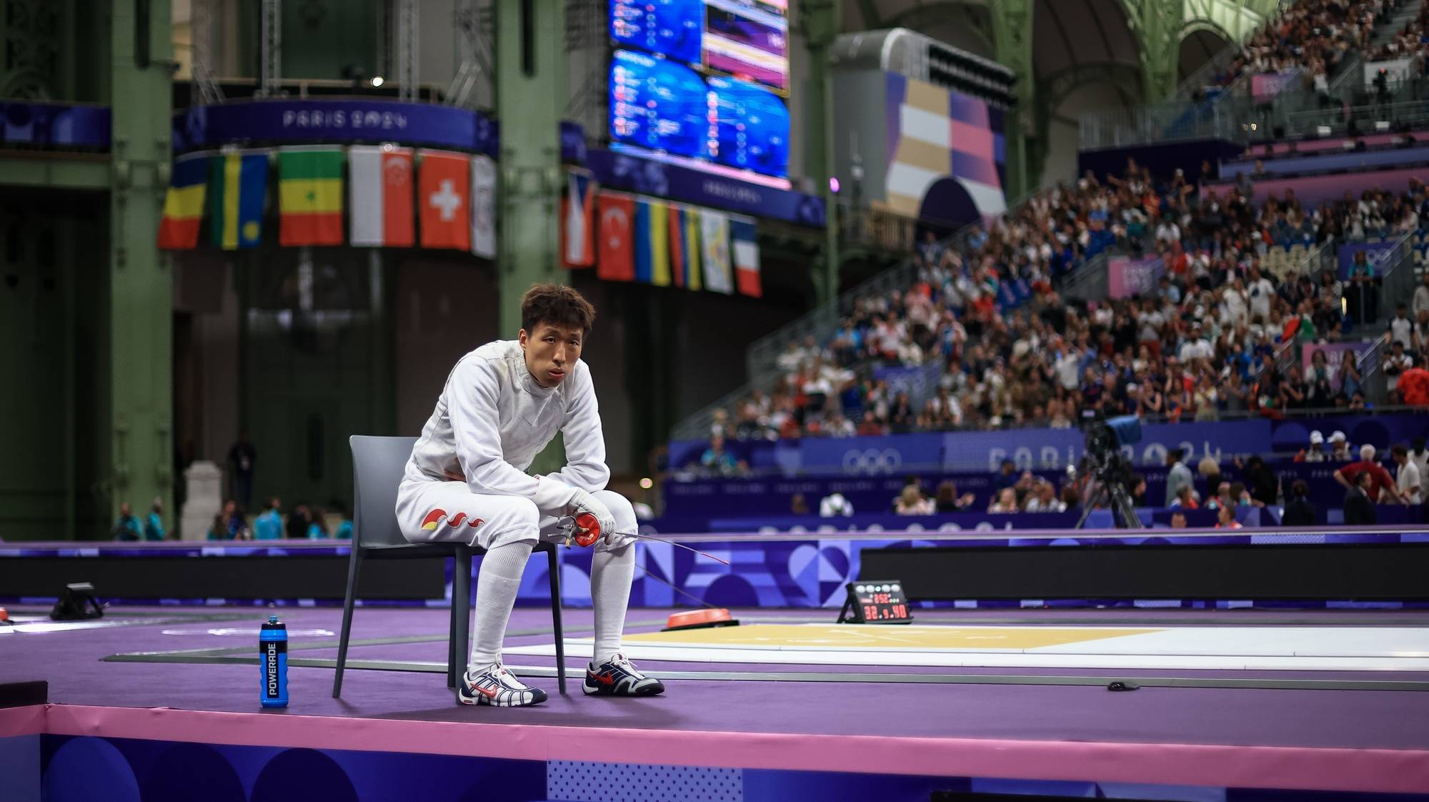 epa11524675 Zwei Mo of China waits judges&#039; decision during his bout with Enzo Lefort of France at the Men Foil Team Table of 8 competition in the Paris 2024 Olympic Games, at the Grand Palais in Paris, France, 04 August 2024.  EPA/MARTIN DIVISEK