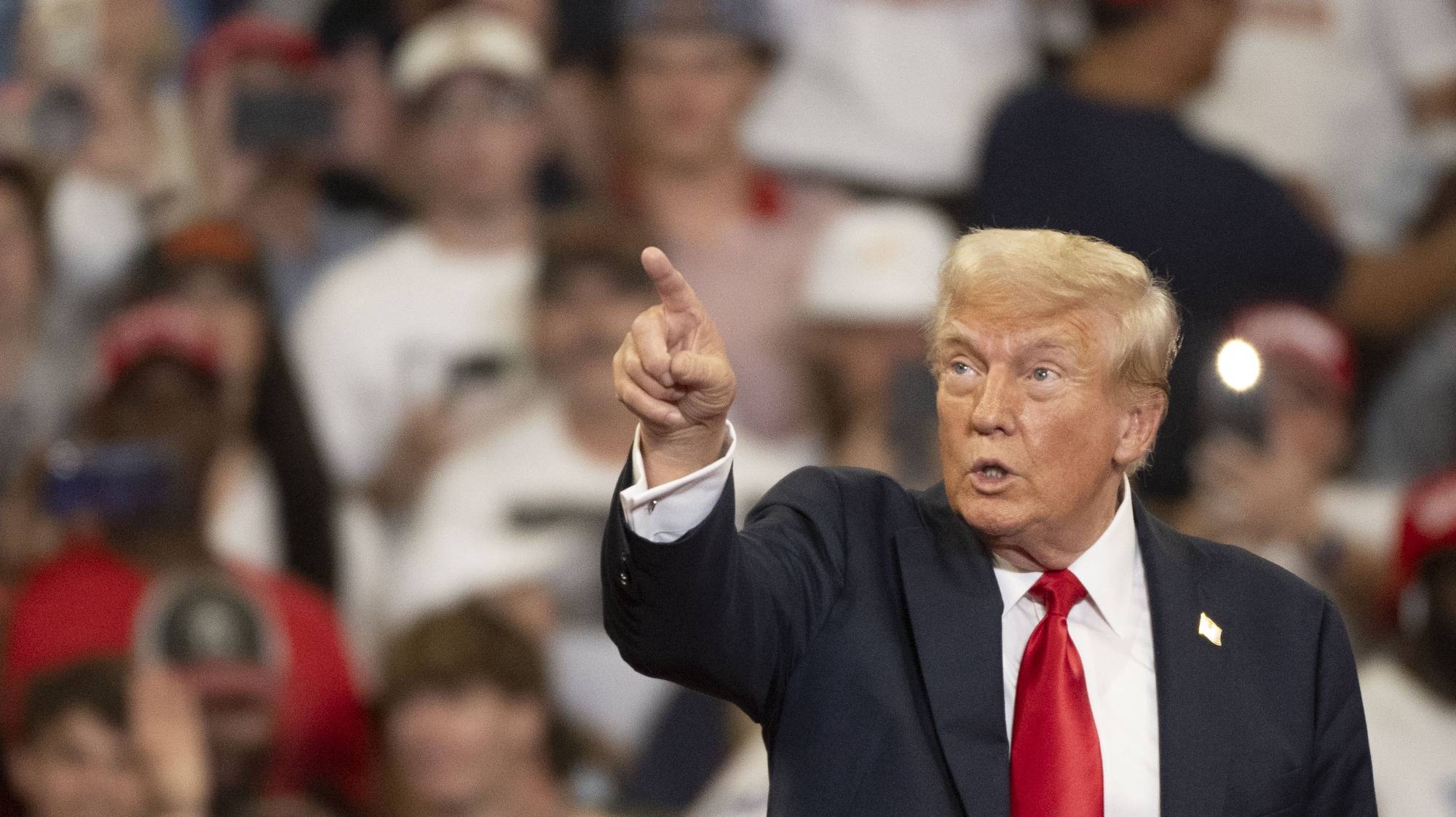 epaselect epa11523731 Republican presidential candidate Donald J. Trump speaks during a campaign rally at the Georgia State Convocation Center in Atlanta, Georgia, USA, 03 August 2024.  EPA/EDWARD M. PIO RODA