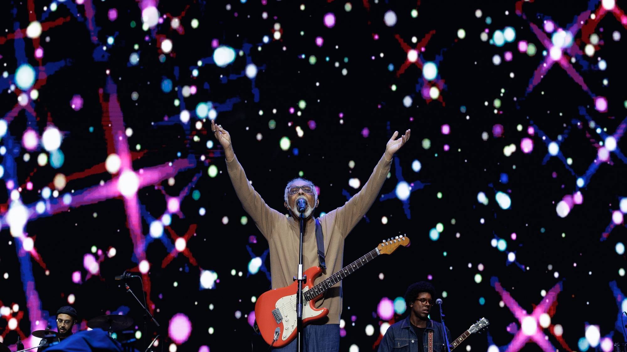 epa11241854 Brazilian singer Gilberto Gil performs during the third day of the Lollapalooza Festival at the Interlagos Autodrome in Sao Paulo, Brazil, 24 March 2024. Lollapalooza Brazil in its eleventh edition runs from 22 to 24 March 2024.  EPA/Isaac Fontana