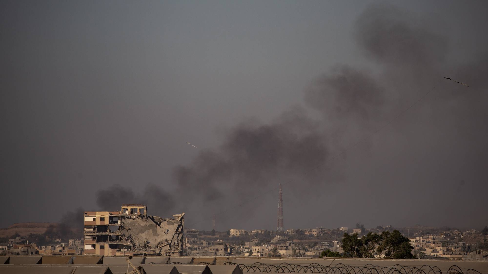 epa11537617 Smoke rises following an Israeli airstrike as Palestinians flee from Khan Yunis after a new evacuation order was issued by the Israel Defense Forces (IDF), Khan Yunis camp in the southern Gaza Strip, 08 Aug 2024. Since 07 October 2023, up to 1.7 million people, or more than 75 percent of the population, have been displaced throughout the Gaza Strip, some more than once, in search of safety, according to the United Nations Relief and Works Agency for Palestine Refugees in the Near East (UNRWA), which added that the Palestinian enclave is &#039;on the brink of famine&#039;, with 1.1 million people (half of its population) &#039;experiencing catastrophic food insecurity&#039; due to the conflict and restrictions on humanitarian access.  EPA/HAITHAM IMAD