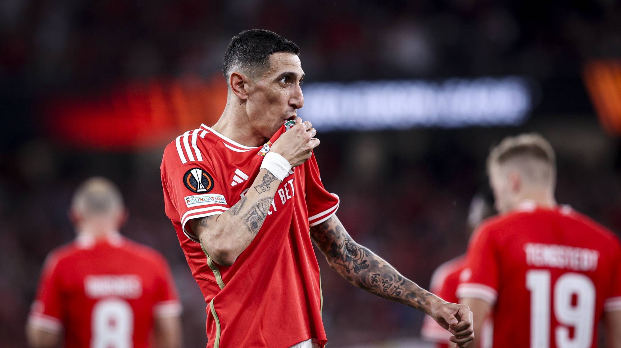 epa11273755 Benfica player Di Maria celebrates after scoring a goal during the UEFA Europe League quarter-final first leg soccer match between Benfica and Olympique de Marseille held at Luz Stadium, in Lisbon, Portugal, 11 April 2024.  EPA/FILIPE AMORIM