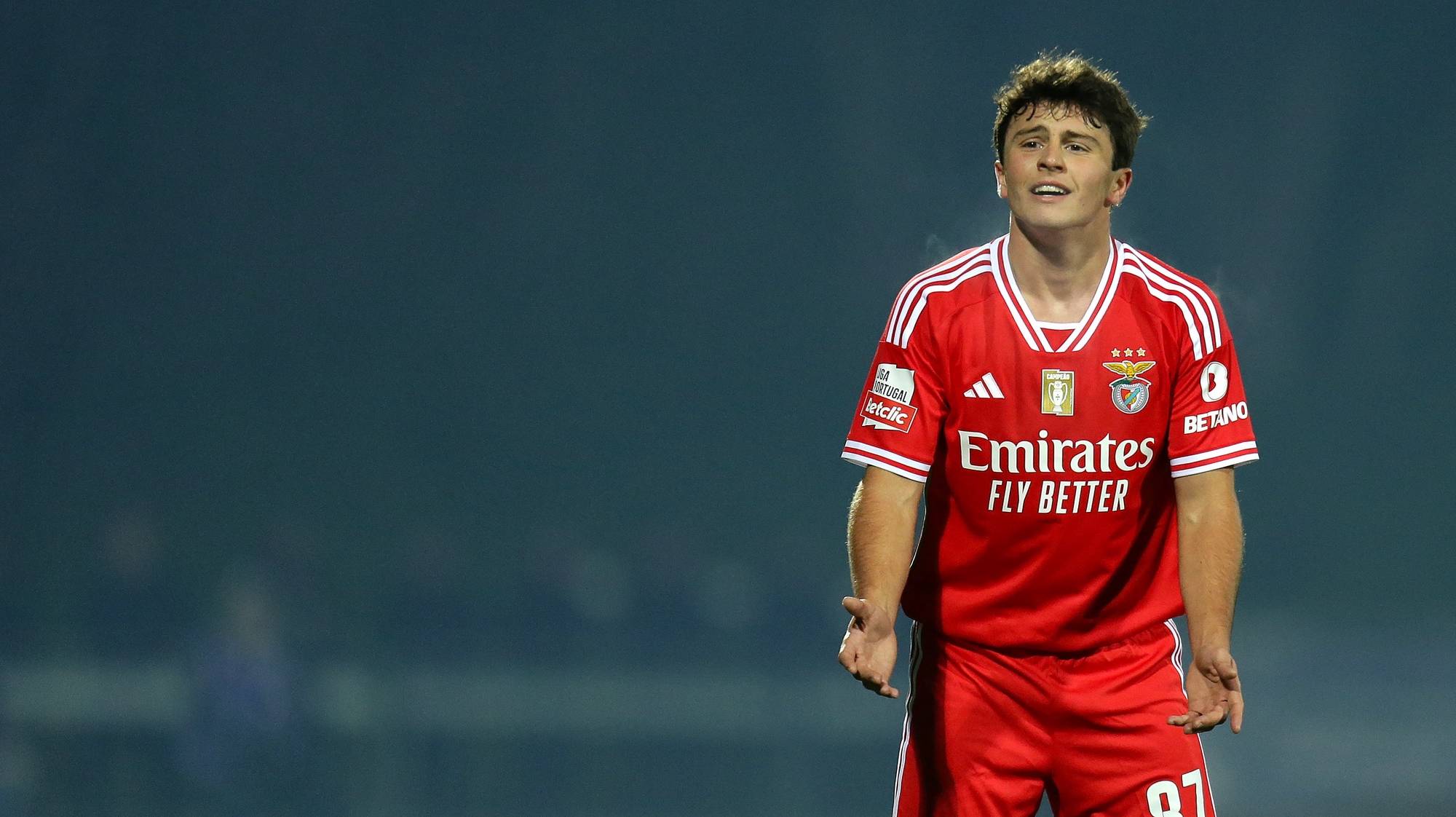 epa11061536 SL Benfica&#039;s Joao Neves reacts during the Liga Portugal soccer match between FC Arouca and SL Benfica at Municipal de Arouca Stadium, in Arouca, Portugal, 06 January 2024.  EPA/MANUEL FERNANDO ARAUJO