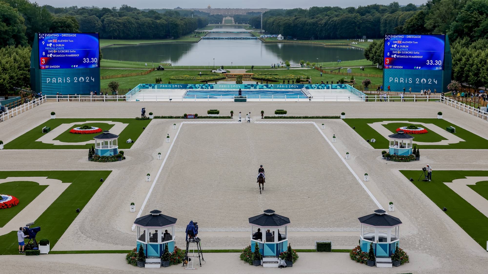 epa11498809 Tom McEwen of Great Britain riding JL Dublin during the Paris 2024 Olympic Games equestrian team and individual eventing dressage at Chateau de Versailles, France, 27 July 2024.  EPA/ERIK S. LESSER