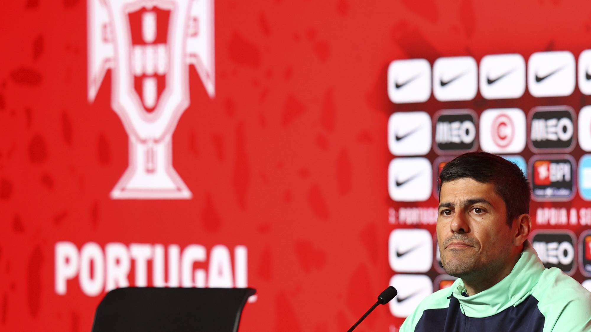 epa11010515 Head coach of the Portugal women&#039;s national soccer team, Francisco Neto, attends a press conference in Oeiras, near Lisbon, Portugal, 04 December 2023. Portugal faces France on 05 December in a UEFA Women&#039;s Nations League qualifiers soccer match.  EPA/ANTONIO COTRIM