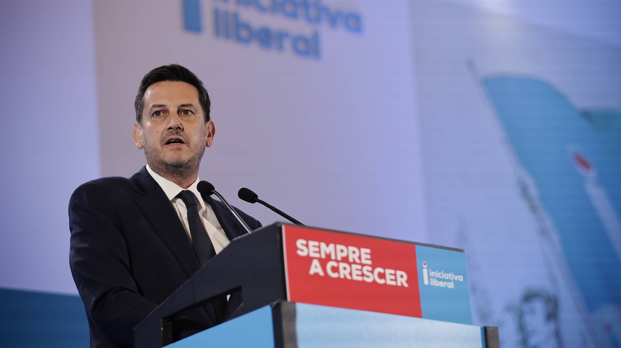 O Presidente da Iniciativa Liberal, Rui Rocha intervém durante a VIII Convenção Nacional do partido. A Convenção vai aprovar os novos estatutos e o programa político do partido, Europarque, Santa Maria da Feira, 06 de Julho de 2024. MANUEL FERNANDO ARAUJO/LUSA