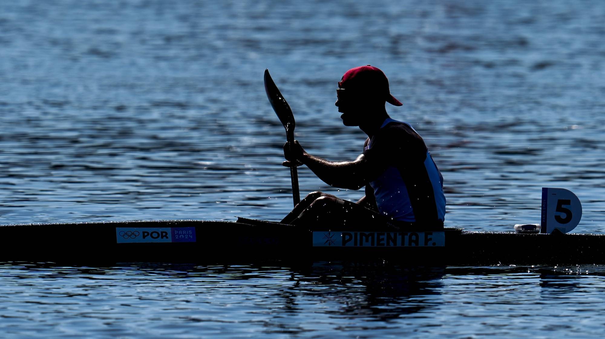 O canoista  português Fernando Pimenta disputa as meias finais de K1 1000m durante os Jogos Olímpicos de Paris, em Paris, França, 10 de agosto de 2024. HUGO DELGADO/LUSA